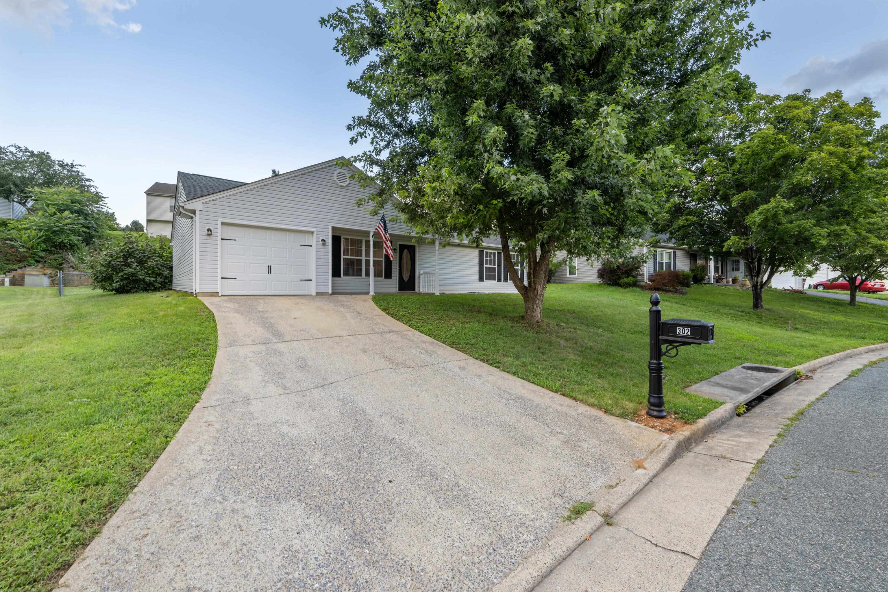 302 LANCELOT LN, STAUNTON, Virginia 24401, 3 Bedrooms Bedrooms, ,2 BathroomsBathrooms,Residential,302 LANCELOT LN,666913 MLS # 666913