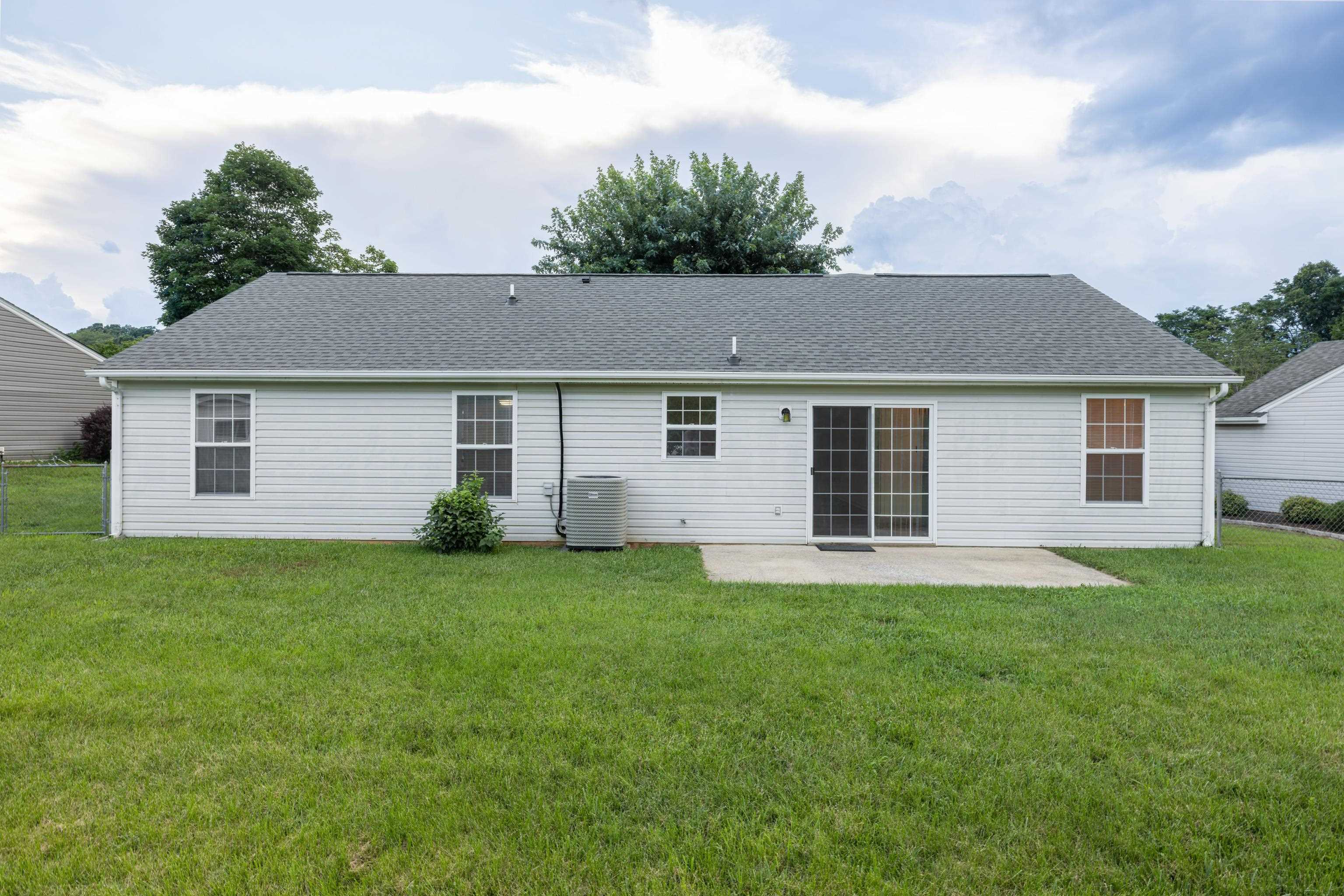 302 LANCELOT LN, STAUNTON, Virginia 24401, 3 Bedrooms Bedrooms, ,2 BathroomsBathrooms,Residential,302 LANCELOT LN,666913 MLS # 666913