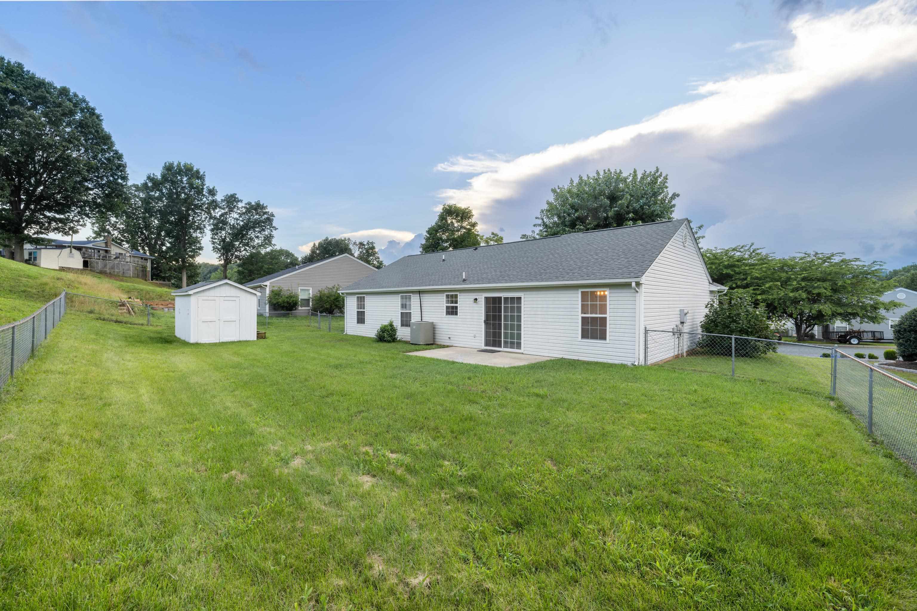 302 LANCELOT LN, STAUNTON, Virginia 24401, 3 Bedrooms Bedrooms, ,2 BathroomsBathrooms,Residential,302 LANCELOT LN,666913 MLS # 666913