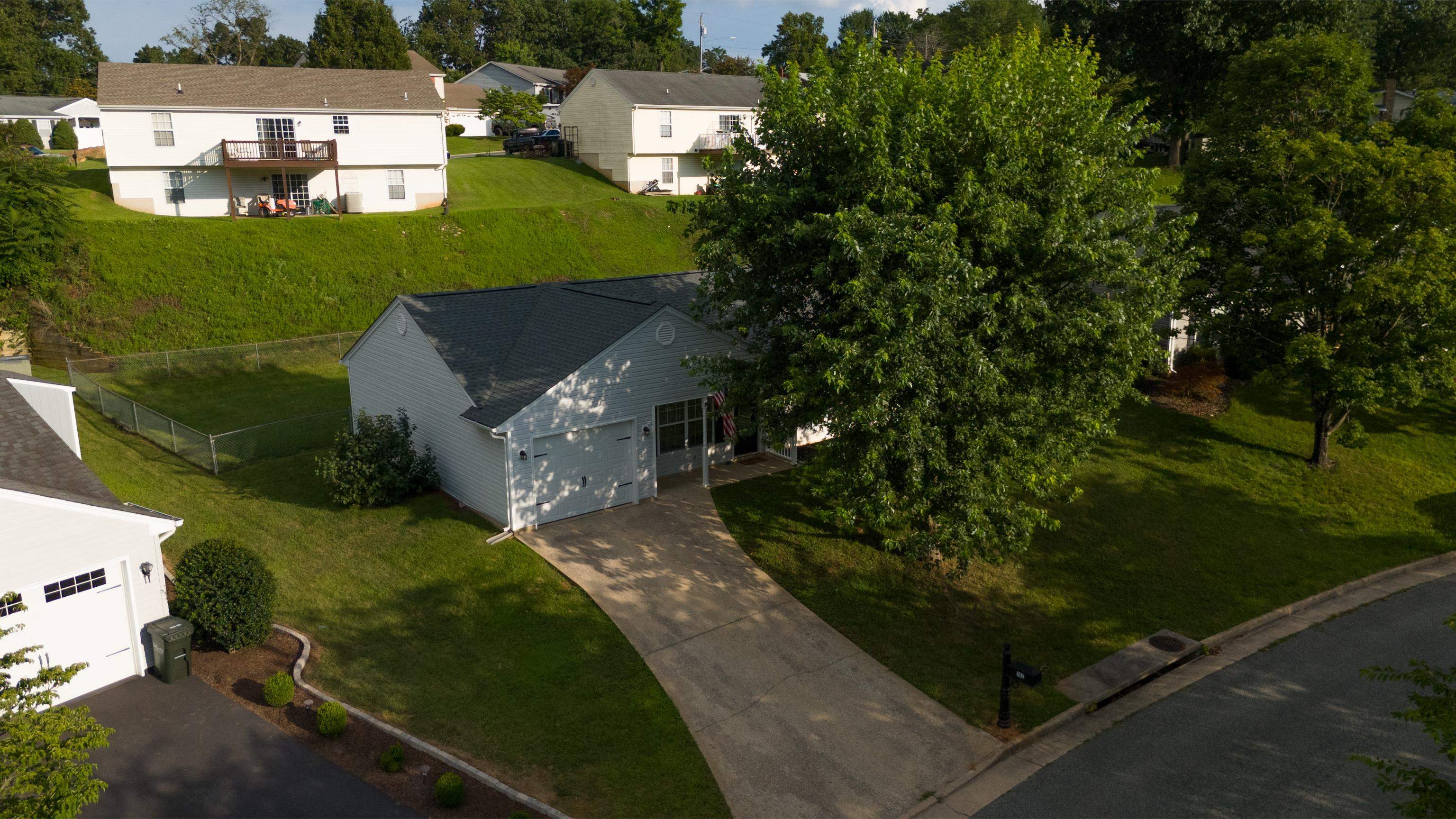 302 LANCELOT LN, STAUNTON, Virginia 24401, 3 Bedrooms Bedrooms, ,2 BathroomsBathrooms,Residential,302 LANCELOT LN,666913 MLS # 666913