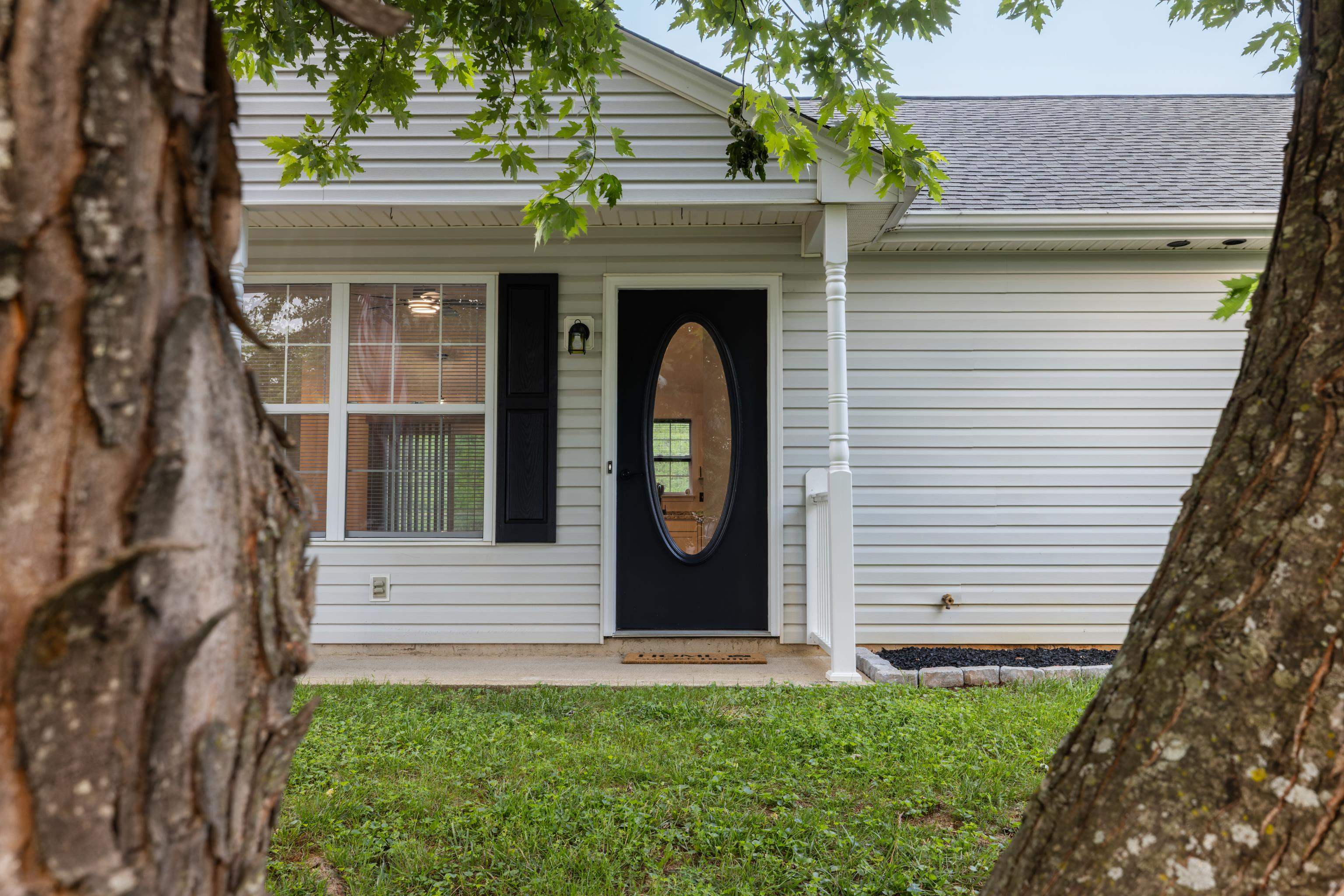302 LANCELOT LN, STAUNTON, Virginia 24401, 3 Bedrooms Bedrooms, ,2 BathroomsBathrooms,Residential,302 LANCELOT LN,666913 MLS # 666913