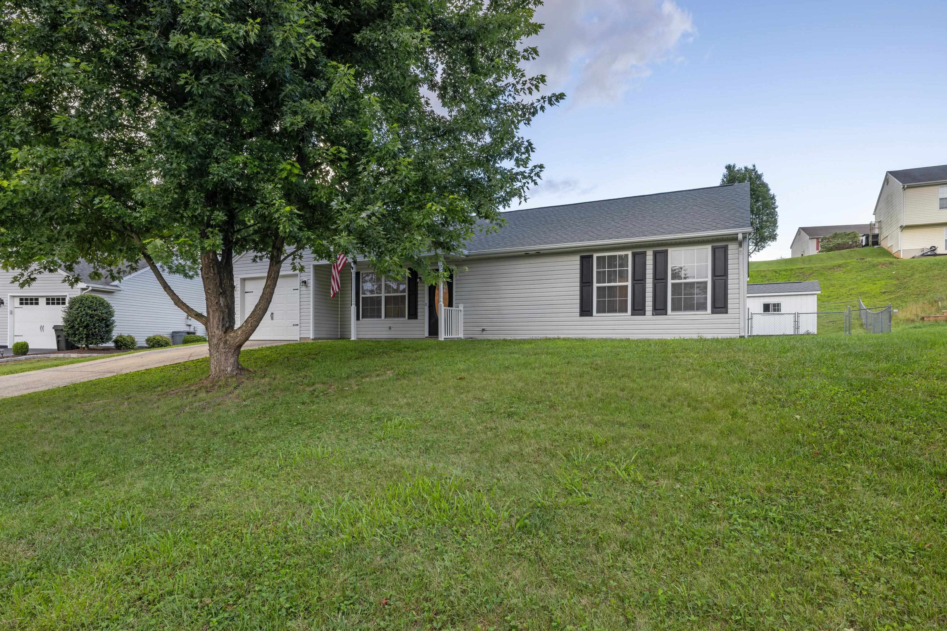 302 LANCELOT LN, STAUNTON, Virginia 24401, 3 Bedrooms Bedrooms, ,2 BathroomsBathrooms,Residential,302 LANCELOT LN,666913 MLS # 666913