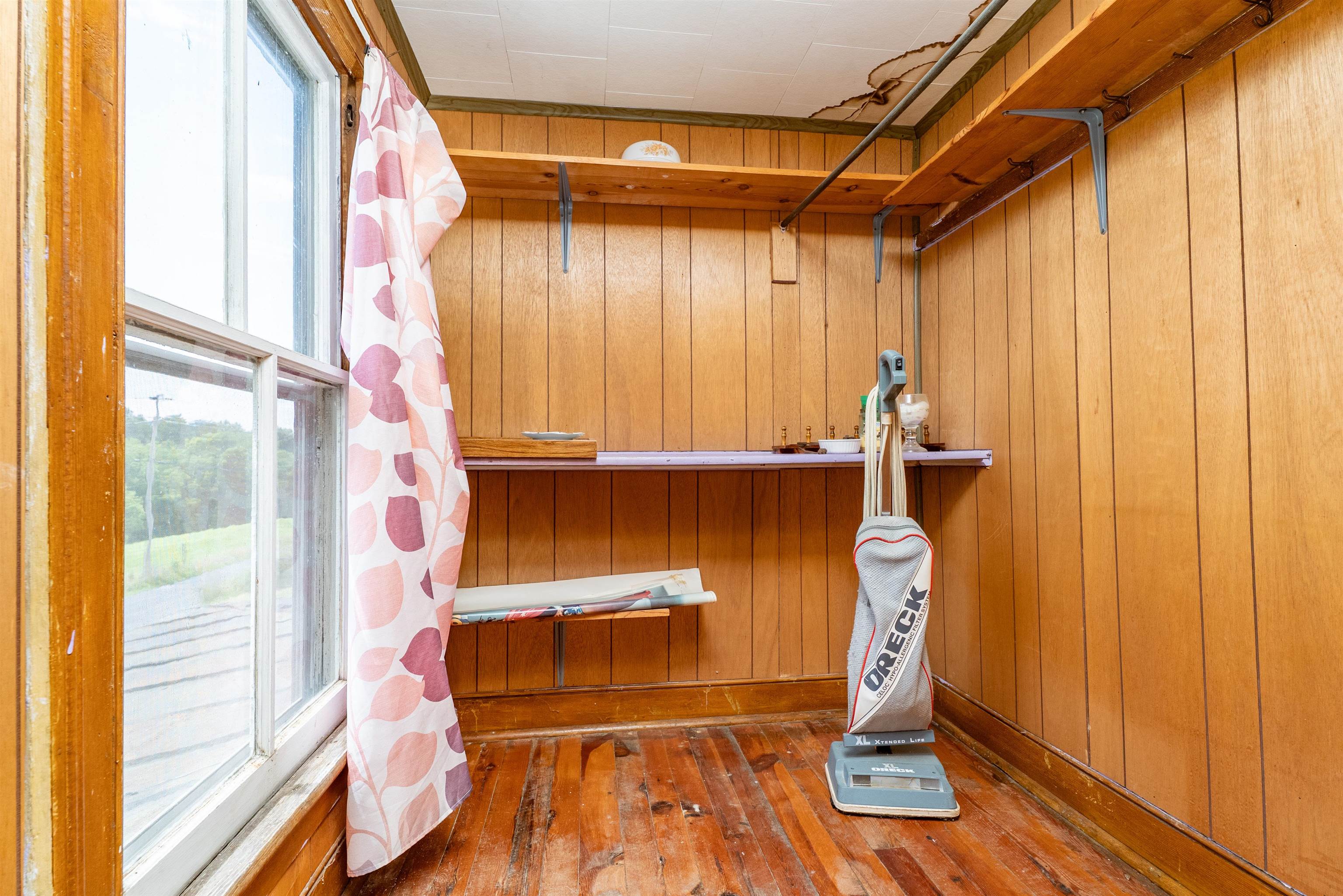 2199 BARRENRIDGE RD, STAUNTON, Virginia 24401, 4 Bedrooms Bedrooms, ,1 BathroomBathrooms,Residential,2199 BARRENRIDGE RD,666925 MLS # 666925