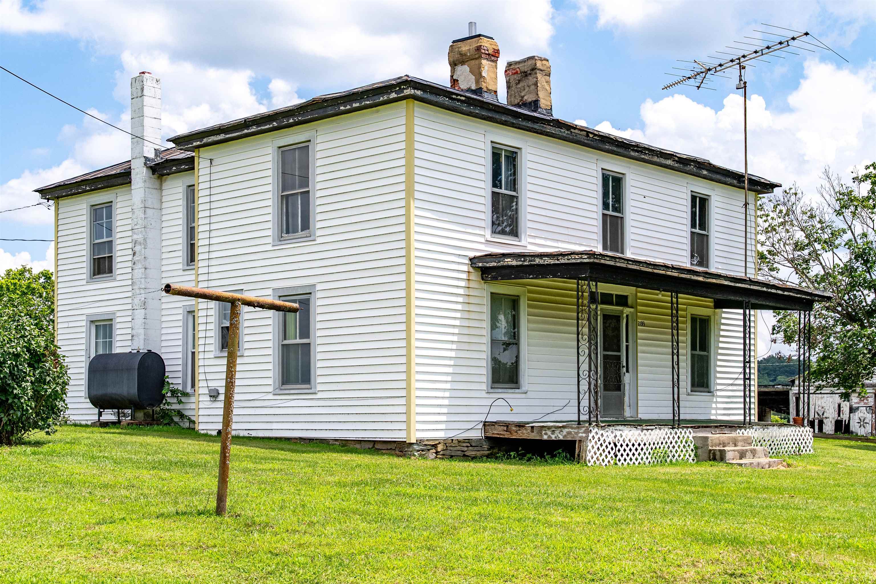 2199 BARRENRIDGE RD, STAUNTON, Virginia 24401, 4 Bedrooms Bedrooms, ,1 BathroomBathrooms,Residential,2199 BARRENRIDGE RD,666925 MLS # 666925