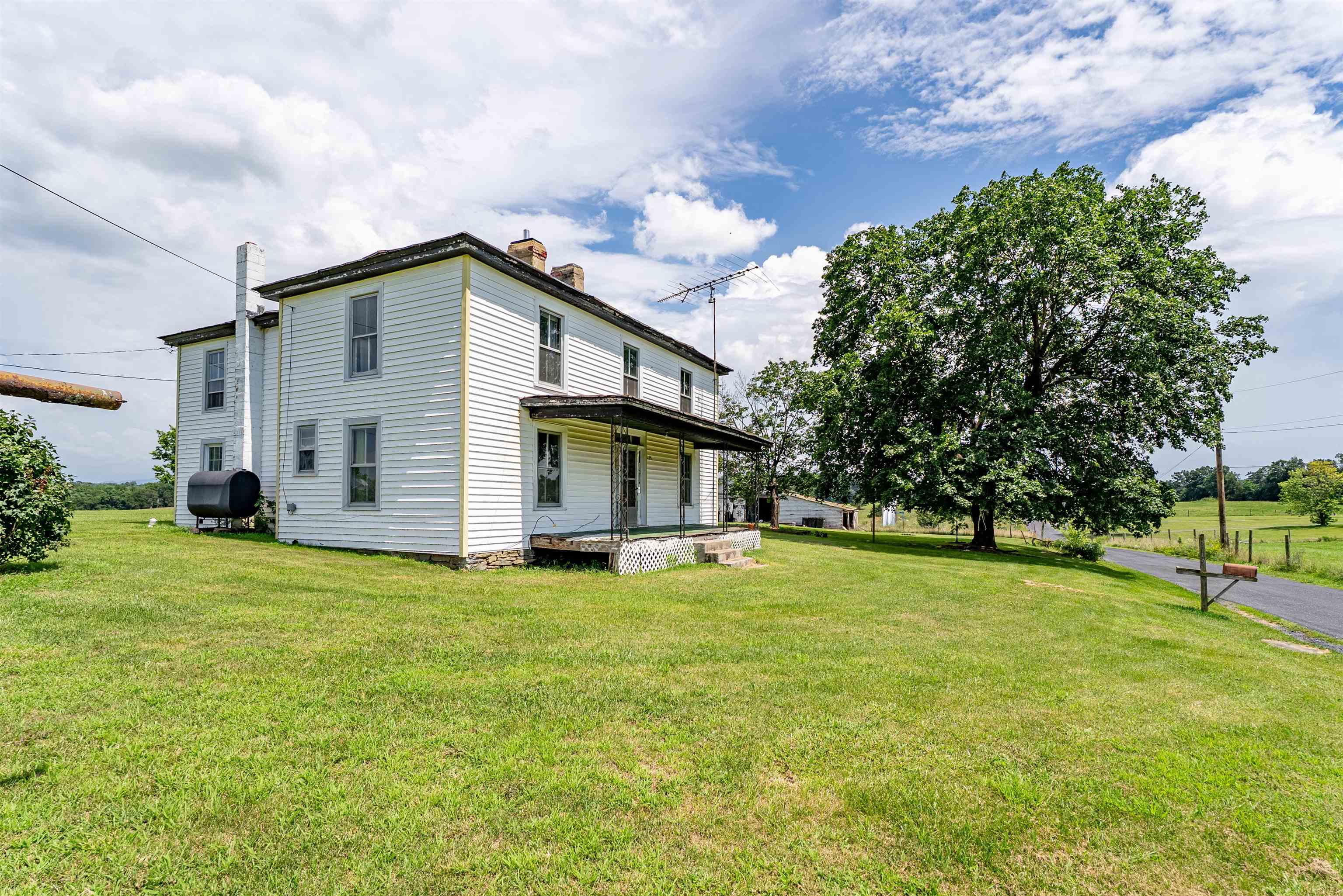 2199 BARRENRIDGE RD, STAUNTON, Virginia 24401, 4 Bedrooms Bedrooms, ,1 BathroomBathrooms,Residential,2199 BARRENRIDGE RD,666925 MLS # 666925