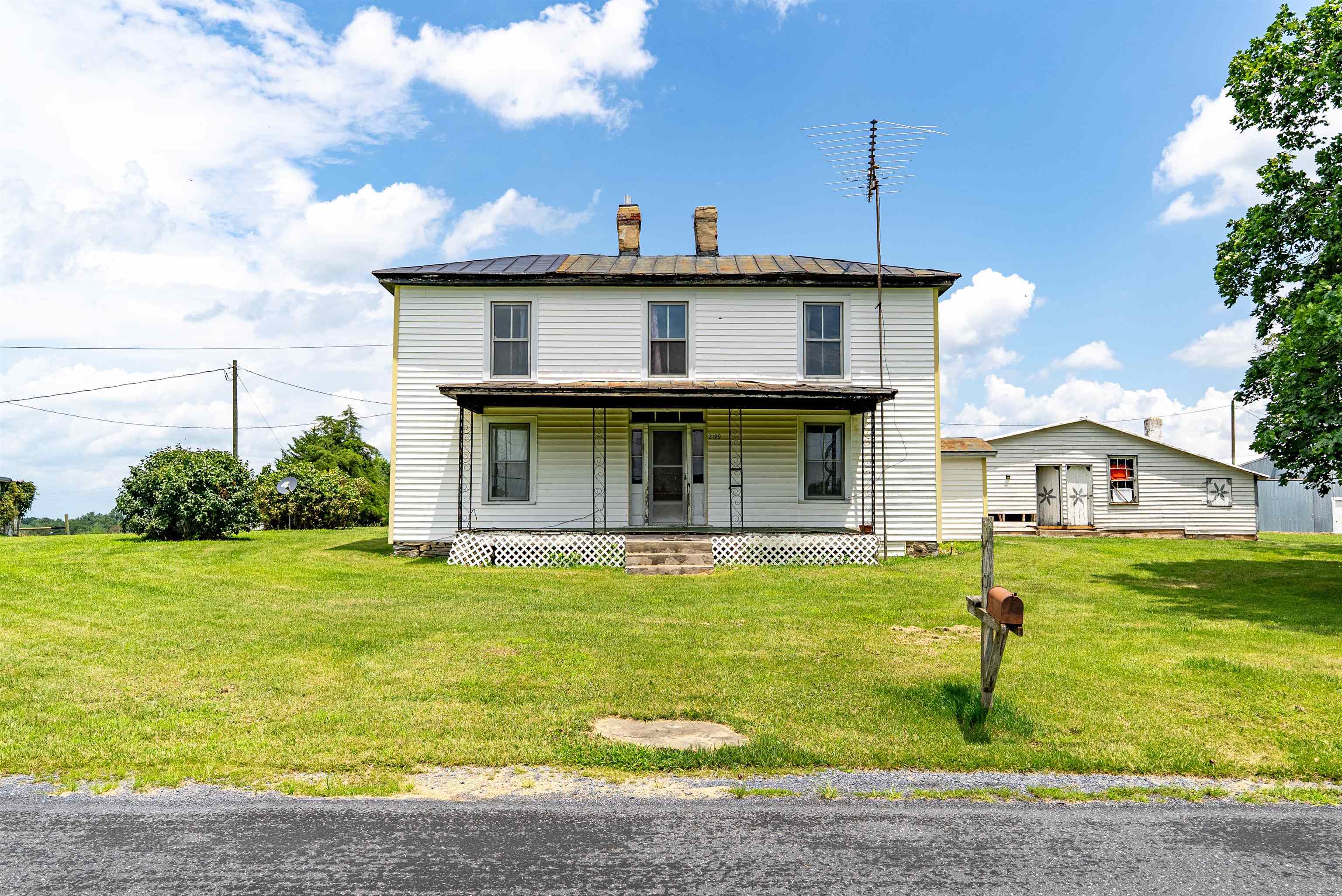 2199 BARRENRIDGE RD, STAUNTON, Virginia 24401, 4 Bedrooms Bedrooms, ,1 BathroomBathrooms,Residential,2199 BARRENRIDGE RD,666925 MLS # 666925