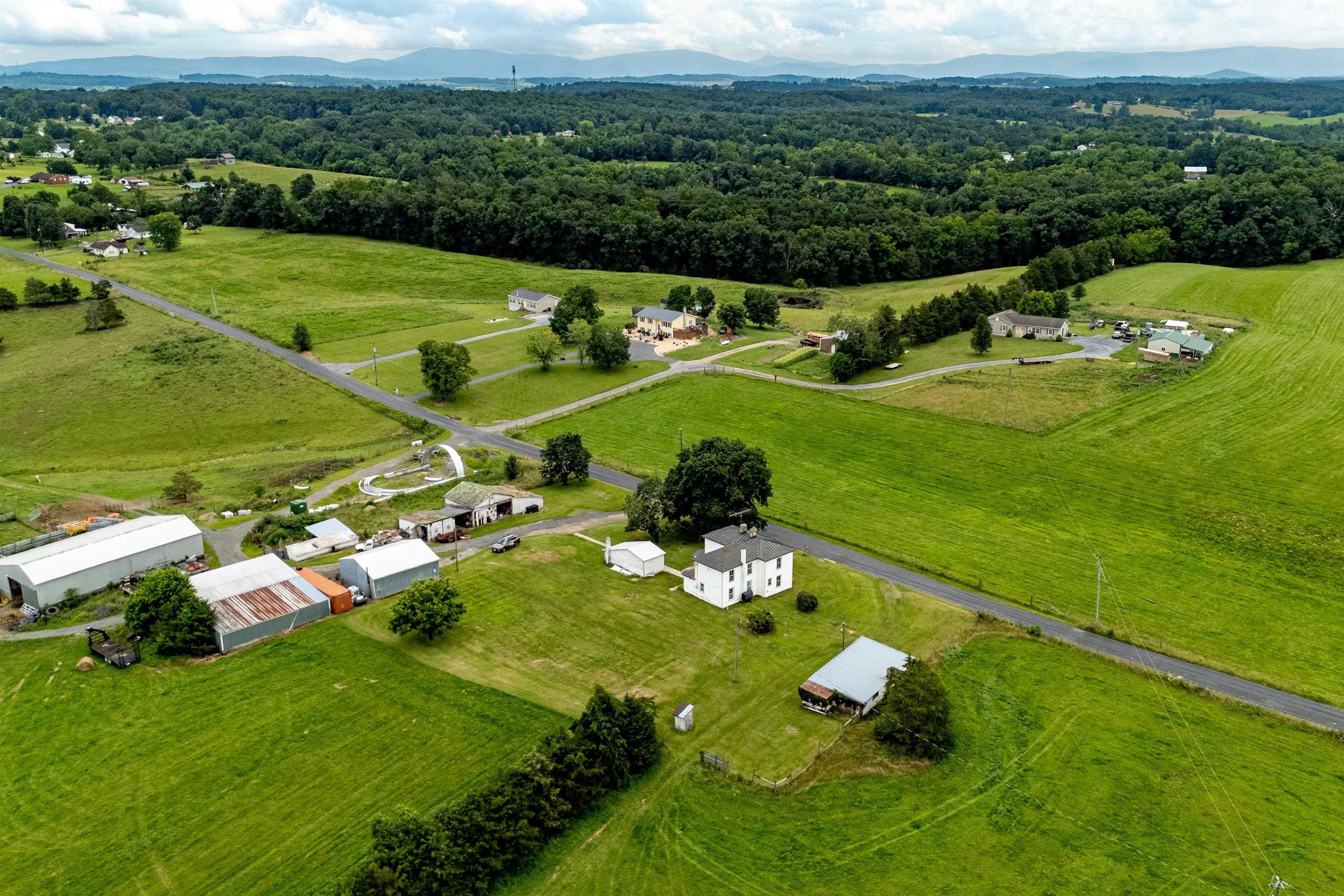 2199 BARRENRIDGE RD, STAUNTON, Virginia 24401, 4 Bedrooms Bedrooms, ,1 BathroomBathrooms,Residential,2199 BARRENRIDGE RD,666925 MLS # 666925