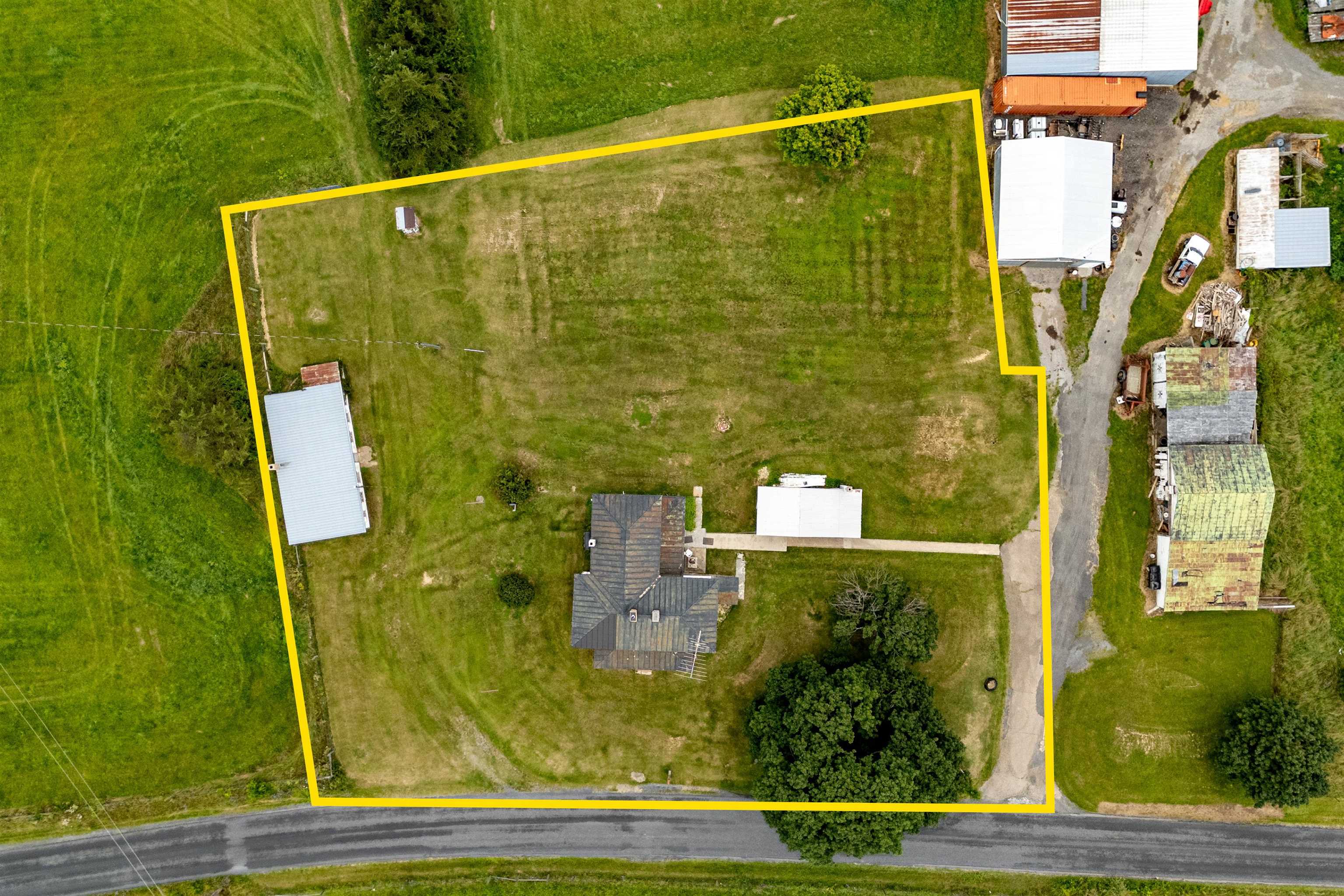 2199 BARRENRIDGE RD, STAUNTON, Virginia 24401, 4 Bedrooms Bedrooms, ,1 BathroomBathrooms,Residential,2199 BARRENRIDGE RD,666925 MLS # 666925