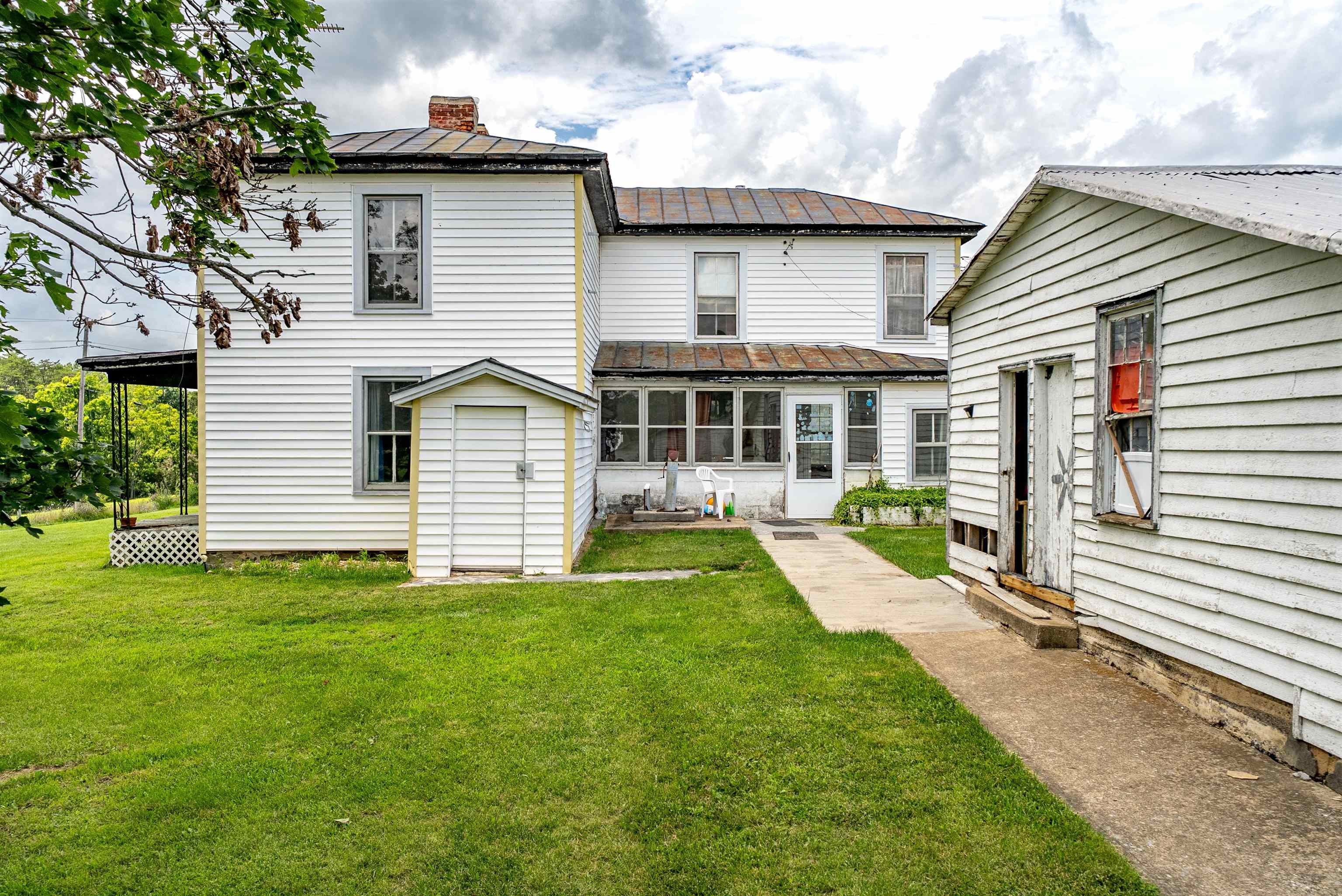 2199 BARRENRIDGE RD, STAUNTON, Virginia 24401, 4 Bedrooms Bedrooms, ,1 BathroomBathrooms,Residential,2199 BARRENRIDGE RD,666925 MLS # 666925