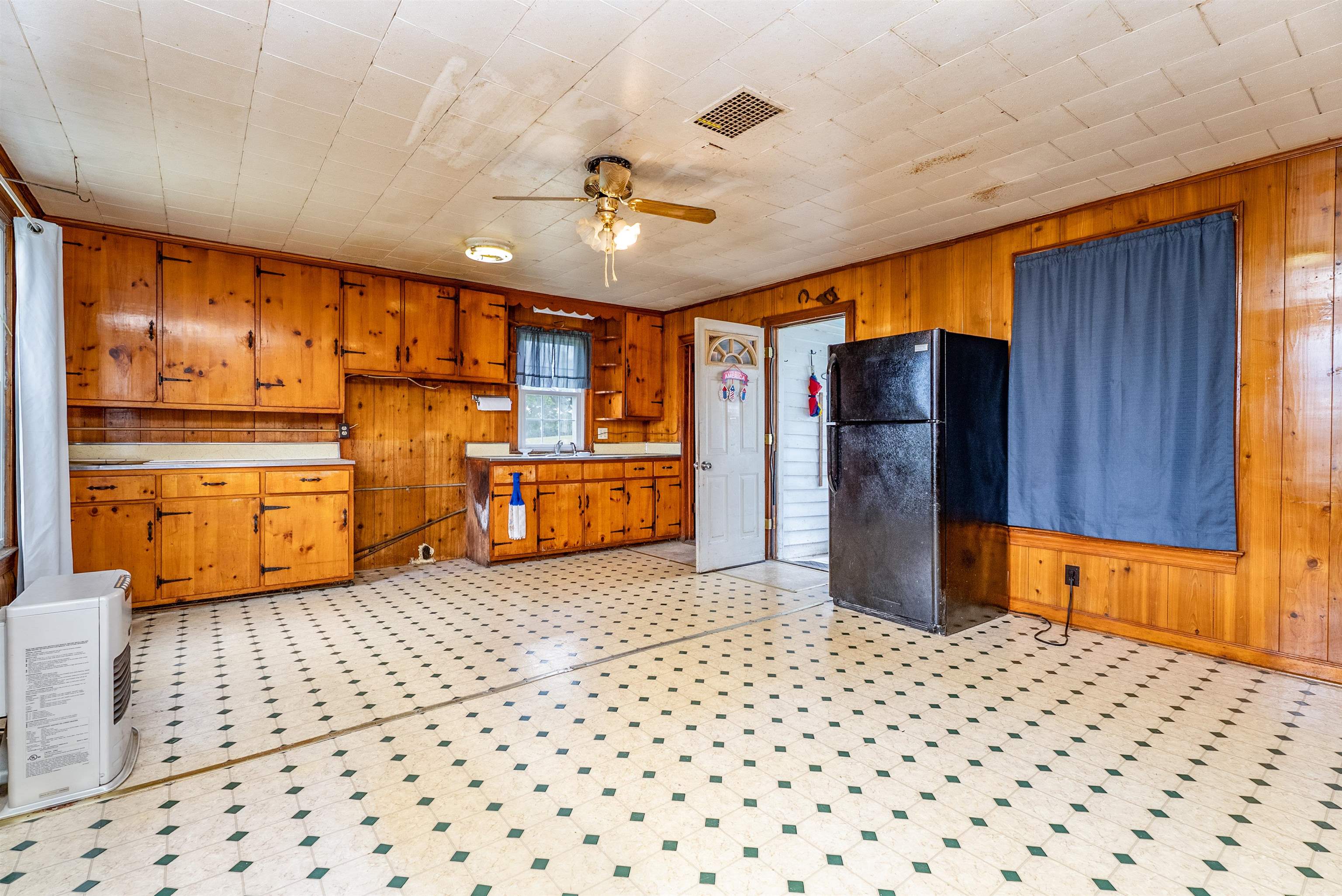 2199 BARRENRIDGE RD, STAUNTON, Virginia 24401, 4 Bedrooms Bedrooms, ,1 BathroomBathrooms,Residential,2199 BARRENRIDGE RD,666925 MLS # 666925