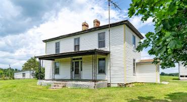 2199 BARRENRIDGE RD, STAUNTON, Virginia 24401, 4 Bedrooms Bedrooms, ,1 BathroomBathrooms,Residential,2199 BARRENRIDGE RD,666925 MLS # 666925