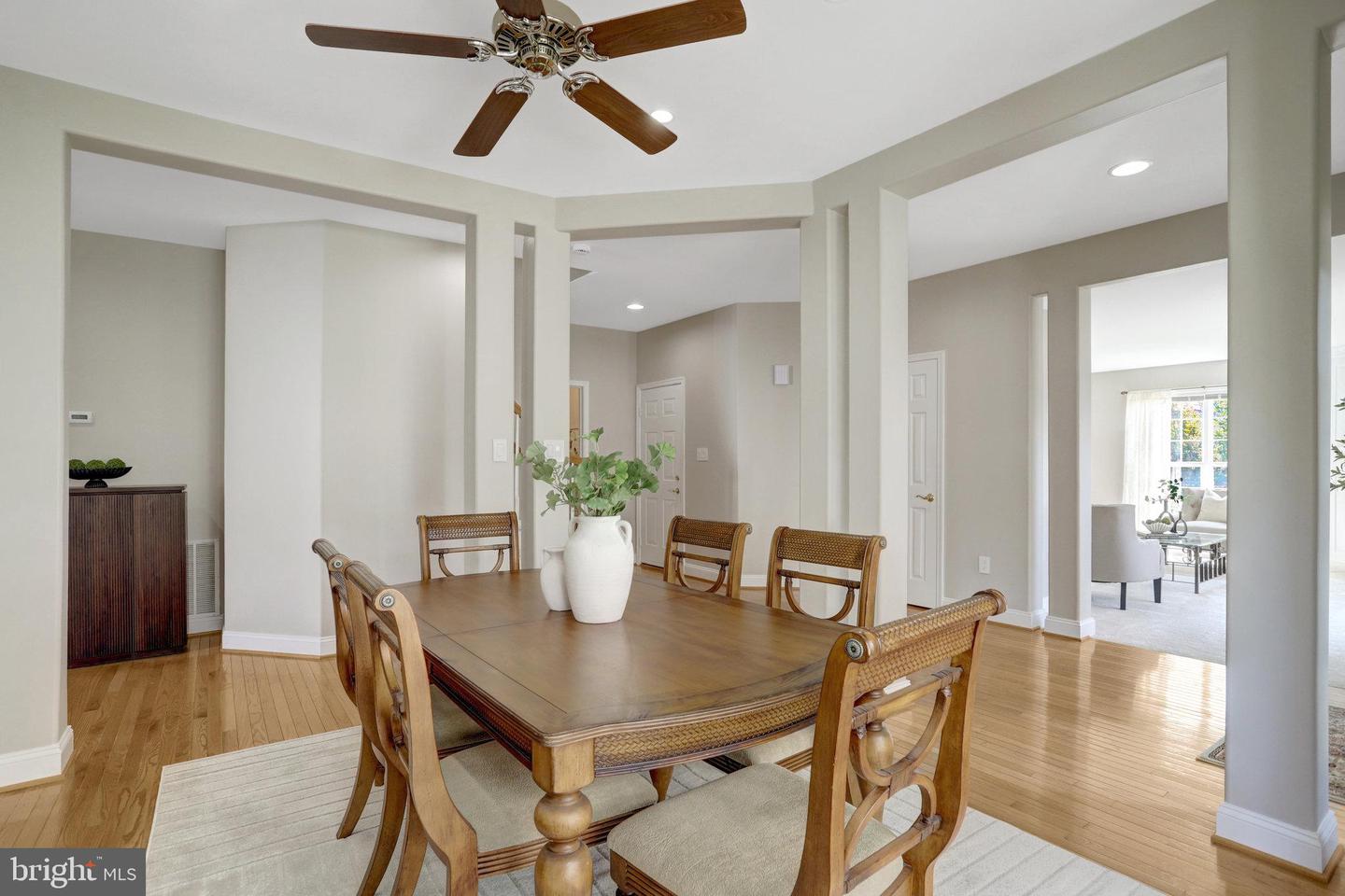 8552 BAUER CIR, SPRINGFIELD, Virginia 22152, 4 Bedrooms Bedrooms, ,3 BathroomsBathrooms,Residential,For sale,8552 BAUER CIR,VAFX2252712 MLS # VAFX2252712