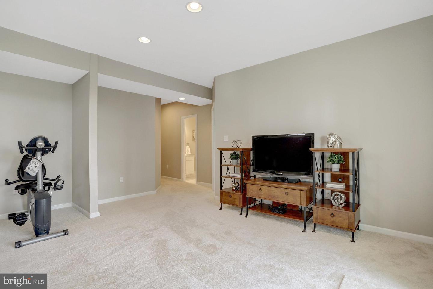 8552 BAUER CIR, SPRINGFIELD, Virginia 22152, 4 Bedrooms Bedrooms, ,3 BathroomsBathrooms,Residential,For sale,8552 BAUER CIR,VAFX2252712 MLS # VAFX2252712