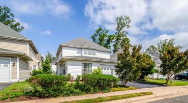 8552 BAUER CIR, SPRINGFIELD, Virginia 22152, 4 Bedrooms Bedrooms, ,3 BathroomsBathrooms,Residential,For sale,8552 BAUER CIR,VAFX2252712 MLS # VAFX2252712