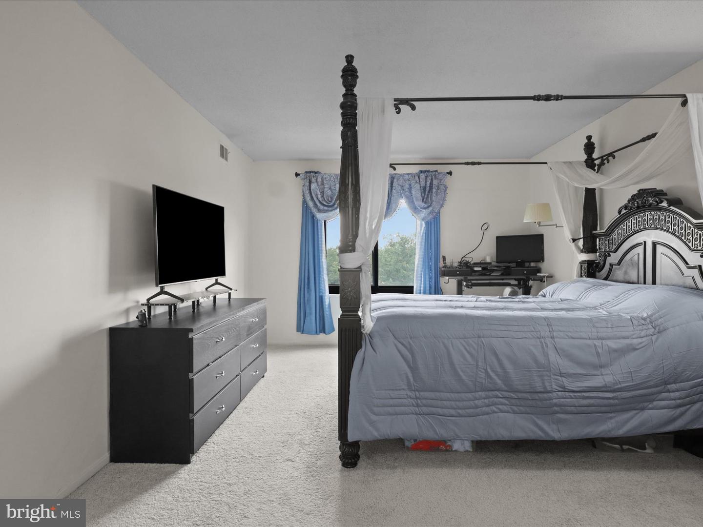 205 YOAKUM PKWY #1020, ALEXANDRIA, Virginia 22304, 2 Bedrooms Bedrooms, ,1 BathroomBathrooms,Residential,For sale,205 YOAKUM PKWY #1020,VAAX2047102 MLS # VAAX2047102