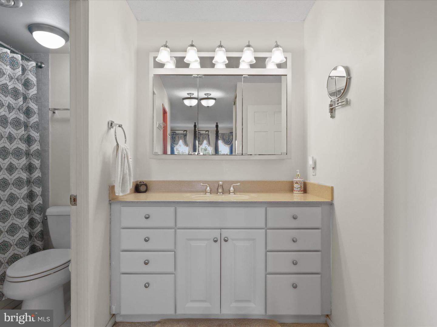 205 YOAKUM PKWY #1020, ALEXANDRIA, Virginia 22304, 2 Bedrooms Bedrooms, ,1 BathroomBathrooms,Residential,For sale,205 YOAKUM PKWY #1020,VAAX2047102 MLS # VAAX2047102