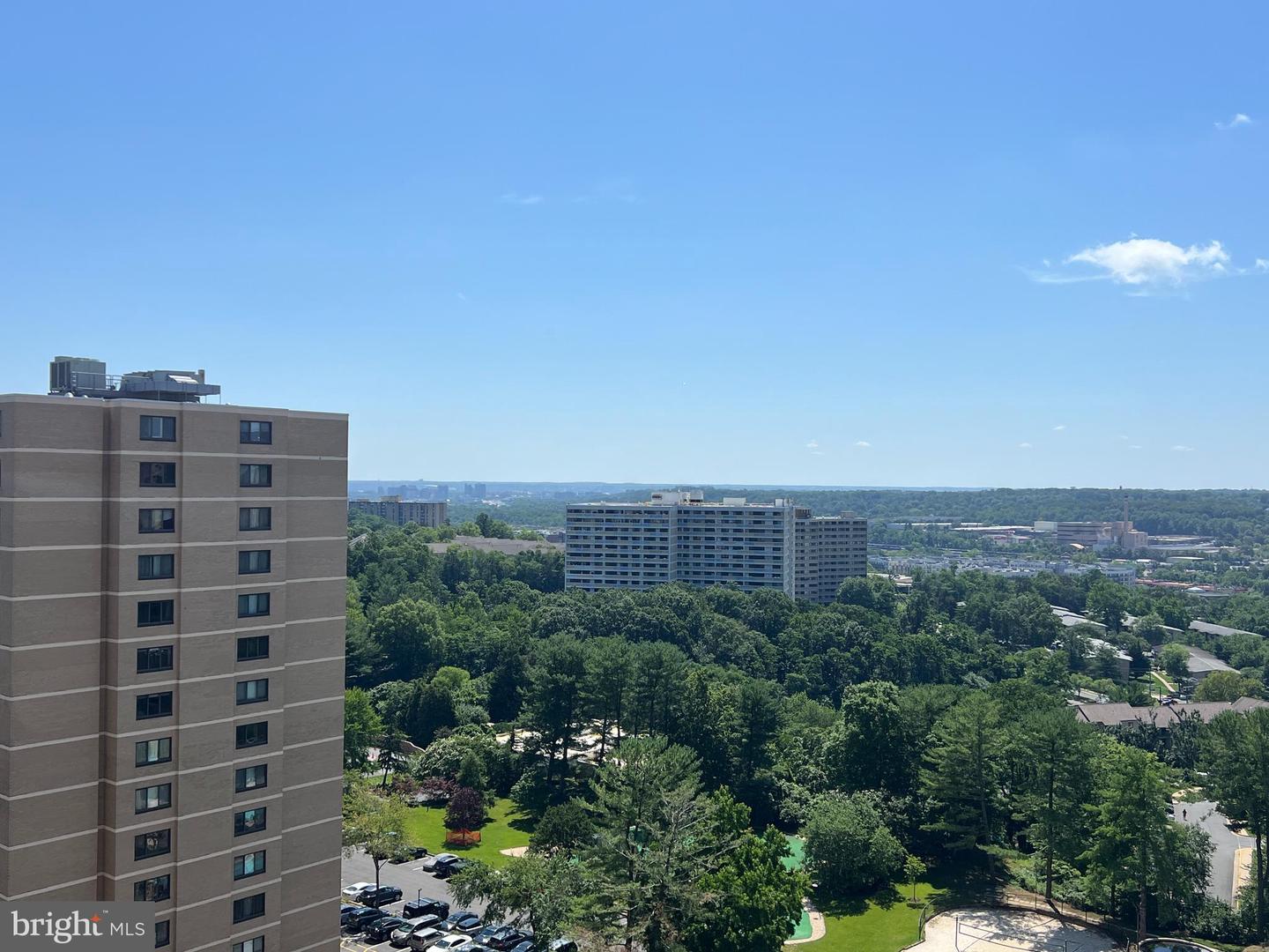 205 YOAKUM PKWY #1020, ALEXANDRIA, Virginia 22304, 2 Bedrooms Bedrooms, ,1 BathroomBathrooms,Residential,For sale,205 YOAKUM PKWY #1020,VAAX2047102 MLS # VAAX2047102