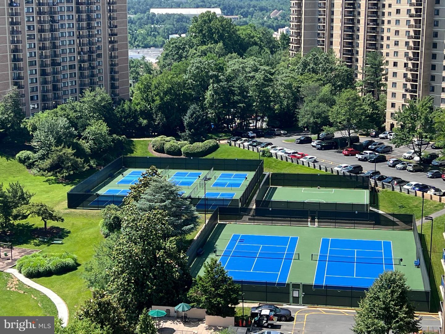 205 YOAKUM PKWY #1020, ALEXANDRIA, Virginia 22304, 2 Bedrooms Bedrooms, ,1 BathroomBathrooms,Residential,For sale,205 YOAKUM PKWY #1020,VAAX2047102 MLS # VAAX2047102