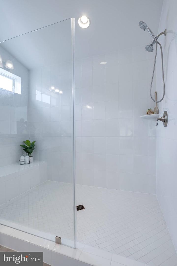 3139 SILVAN WOODS DR, FAIRFAX, Virginia 22031, 7 Bedrooms Bedrooms, ,5 BathroomsBathrooms,Residential,For sale,3139 SILVAN WOODS DR,VAFX2253910 MLS # VAFX2253910