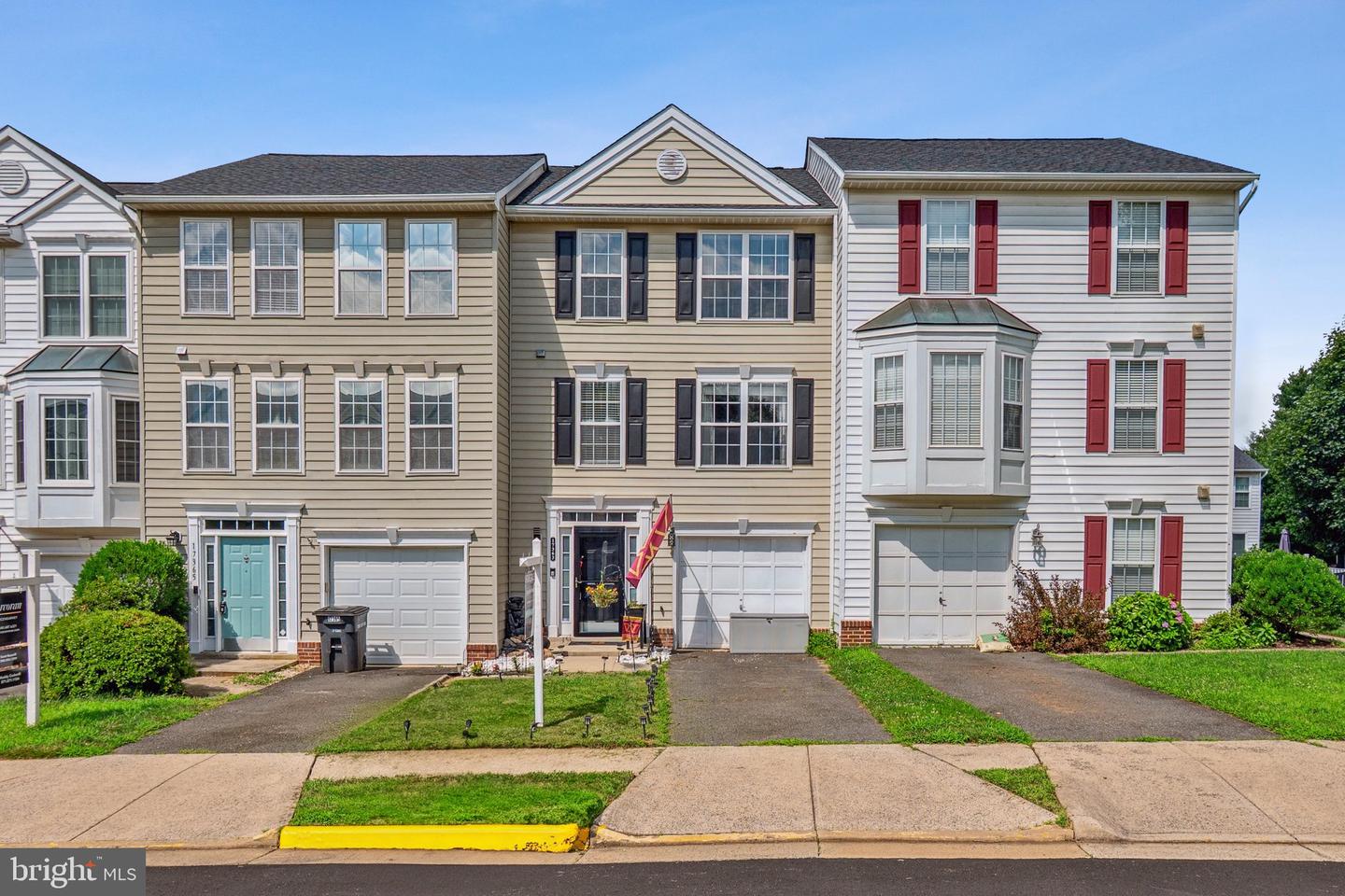 17363 AVION SQ, ROUND HILL, Virginia 20141, 4 Bedrooms Bedrooms, ,2 BathroomsBathrooms,Residential,For sale,17363 AVION SQ,VALO2101540 MLS # VALO2101540