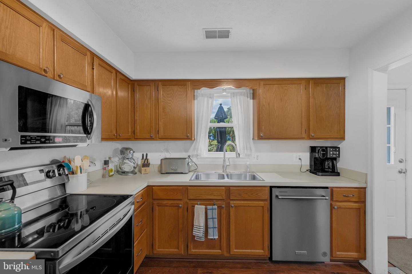 203 PEMBRIDGE DR, WINCHESTER, Virginia 22602, 5 Bedrooms Bedrooms, ,2 BathroomsBathrooms,Residential,For sale,203 PEMBRIDGE DR,VAFV2035360 MLS # VAFV2035360