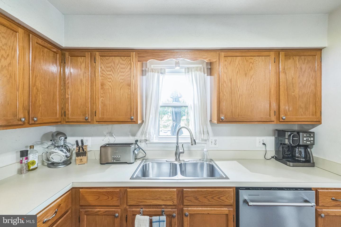 203 PEMBRIDGE DR, WINCHESTER, Virginia 22602, 5 Bedrooms Bedrooms, ,2 BathroomsBathrooms,Residential,For sale,203 PEMBRIDGE DR,VAFV2035360 MLS # VAFV2035360