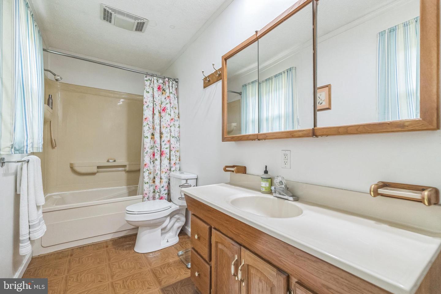 203 PEMBRIDGE DR, WINCHESTER, Virginia 22602, 5 Bedrooms Bedrooms, ,2 BathroomsBathrooms,Residential,For sale,203 PEMBRIDGE DR,VAFV2035360 MLS # VAFV2035360