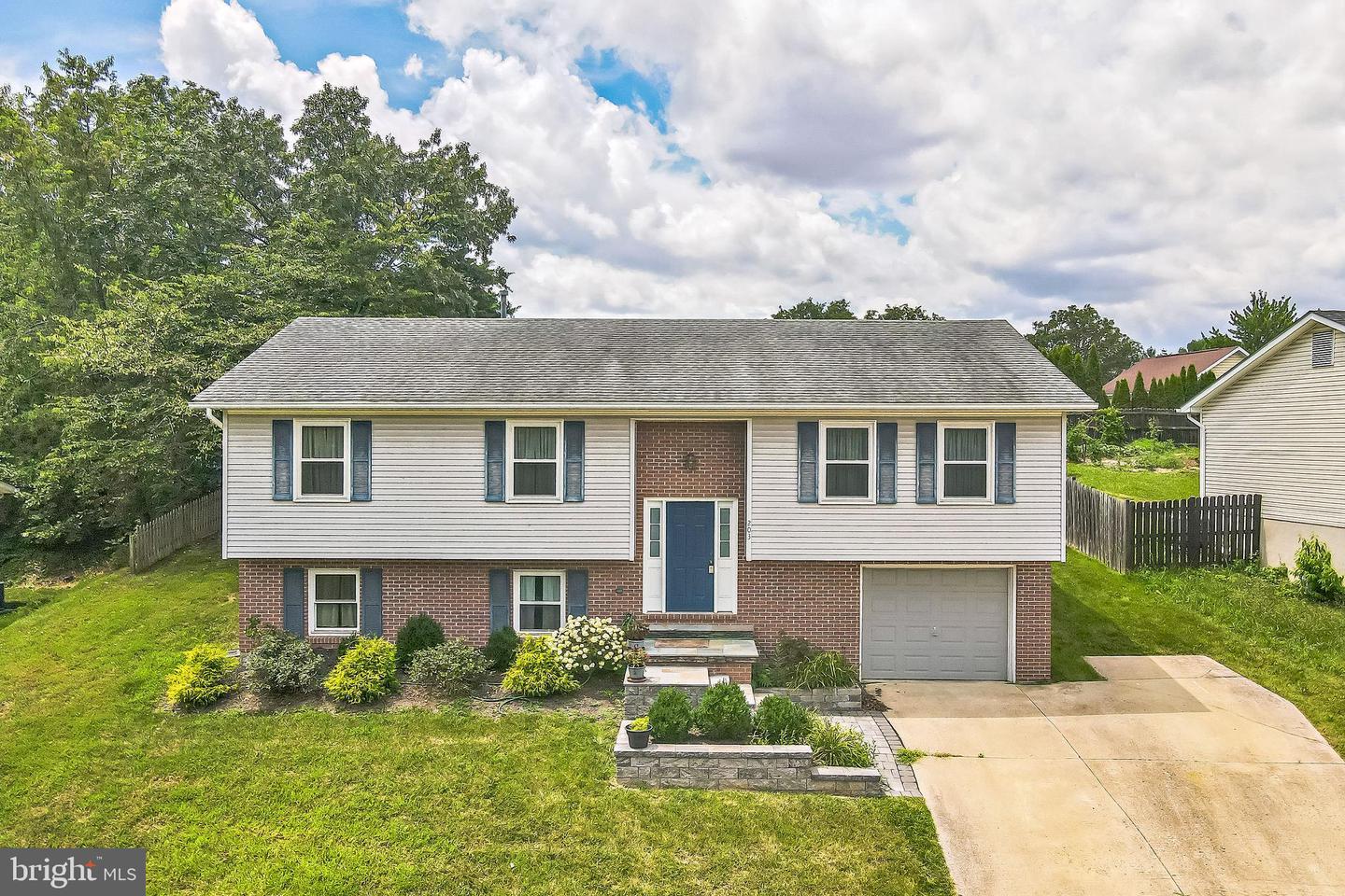 203 PEMBRIDGE DR, WINCHESTER, Virginia 22602, 5 Bedrooms Bedrooms, ,2 BathroomsBathrooms,Residential,For sale,203 PEMBRIDGE DR,VAFV2035360 MLS # VAFV2035360
