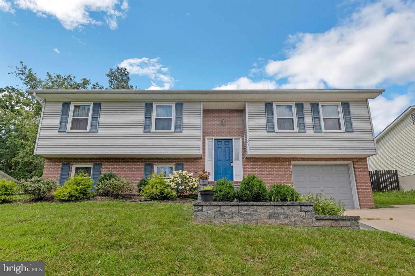203 PEMBRIDGE DR, WINCHESTER, Virginia 22602, 5 Bedrooms Bedrooms, ,2 BathroomsBathrooms,Residential,For sale,203 PEMBRIDGE DR,VAFV2035360 MLS # VAFV2035360