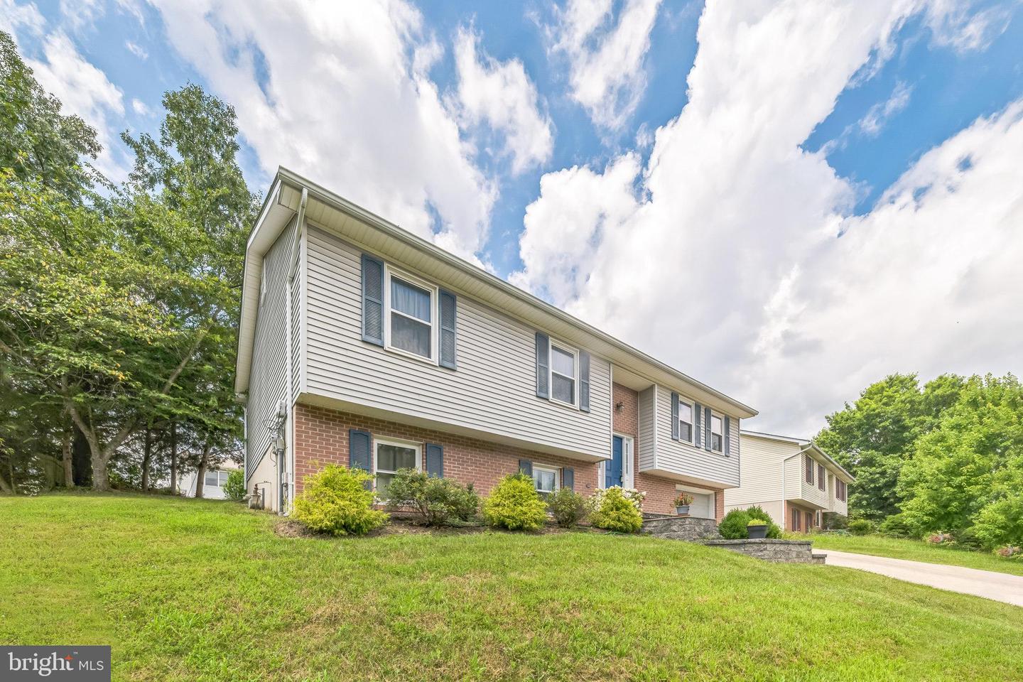 203 PEMBRIDGE DR, WINCHESTER, Virginia 22602, 5 Bedrooms Bedrooms, ,2 BathroomsBathrooms,Residential,For sale,203 PEMBRIDGE DR,VAFV2035360 MLS # VAFV2035360