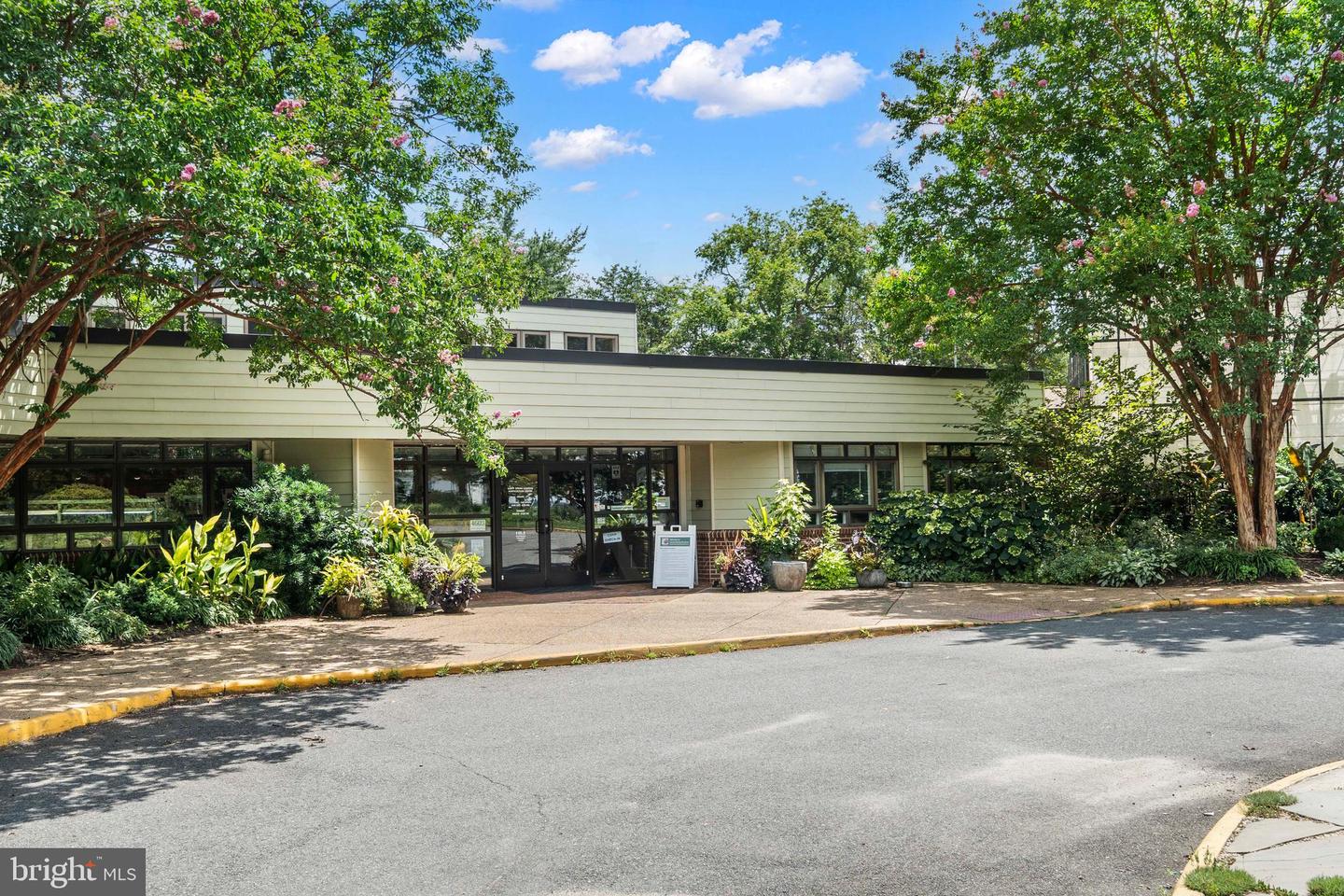 6505 RIVER TWEED LN, ALEXANDRIA, Virginia 22312, 2 Bedrooms Bedrooms, ,2 BathroomsBathrooms,Residential,For sale,6505 RIVER TWEED LN,VAFX2255170 MLS # VAFX2255170