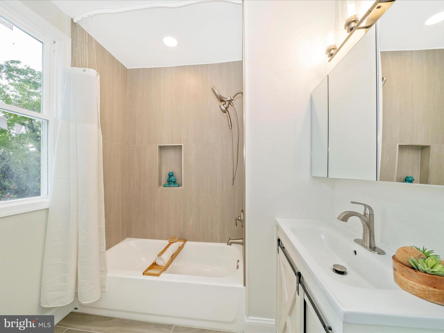 2140 32ND ST SE, WASHINGTON, District Of Columbia 20020, 3 Bedrooms Bedrooms, ,3 BathroomsBathrooms,Residential,For sale,2140 32ND ST SE,DCDC2210288 MLS # DCDC2210288