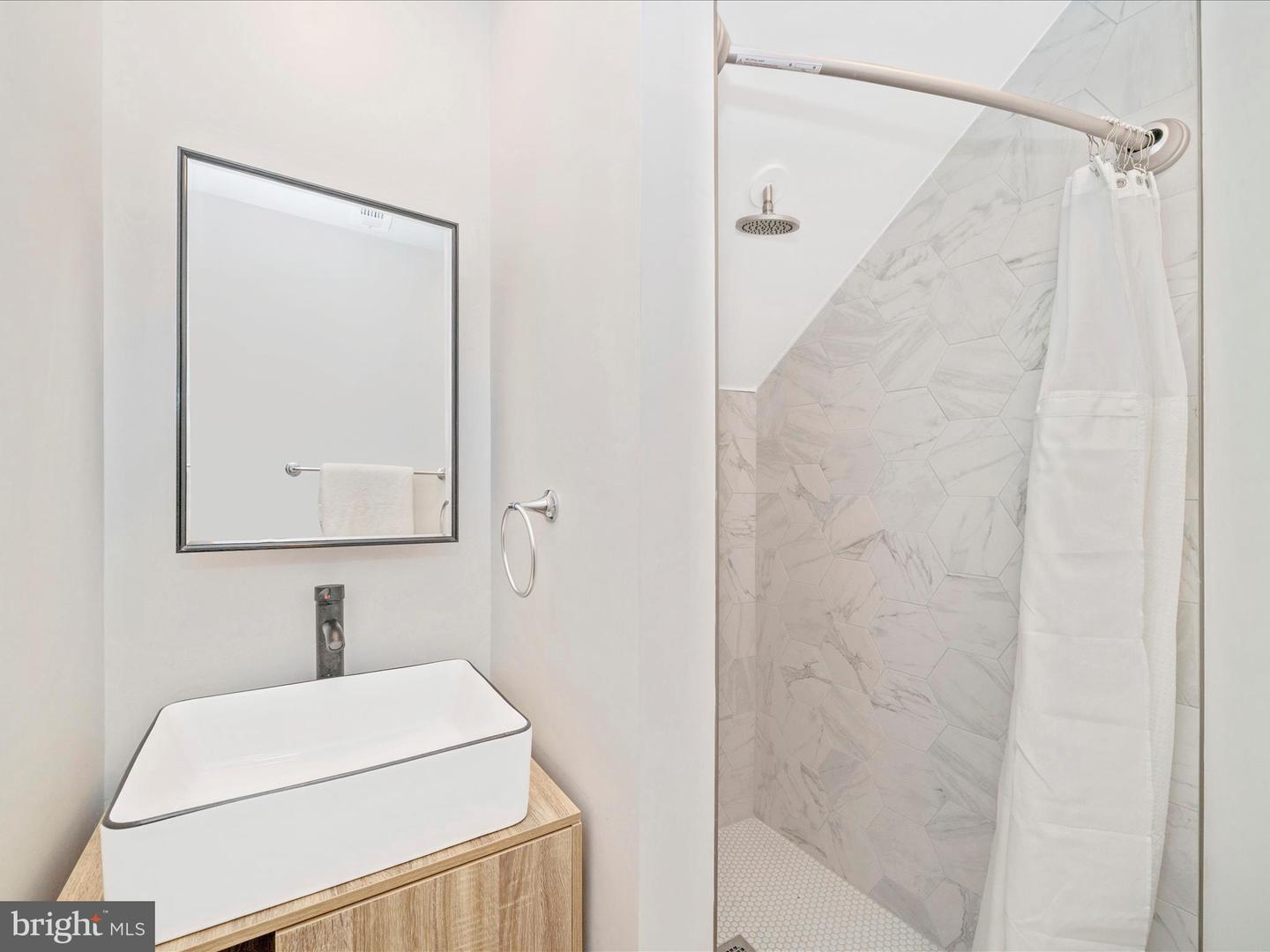 2140 32ND ST SE, WASHINGTON, District Of Columbia 20020, 3 Bedrooms Bedrooms, ,3 BathroomsBathrooms,Residential,For sale,2140 32ND ST SE,DCDC2210288 MLS # DCDC2210288