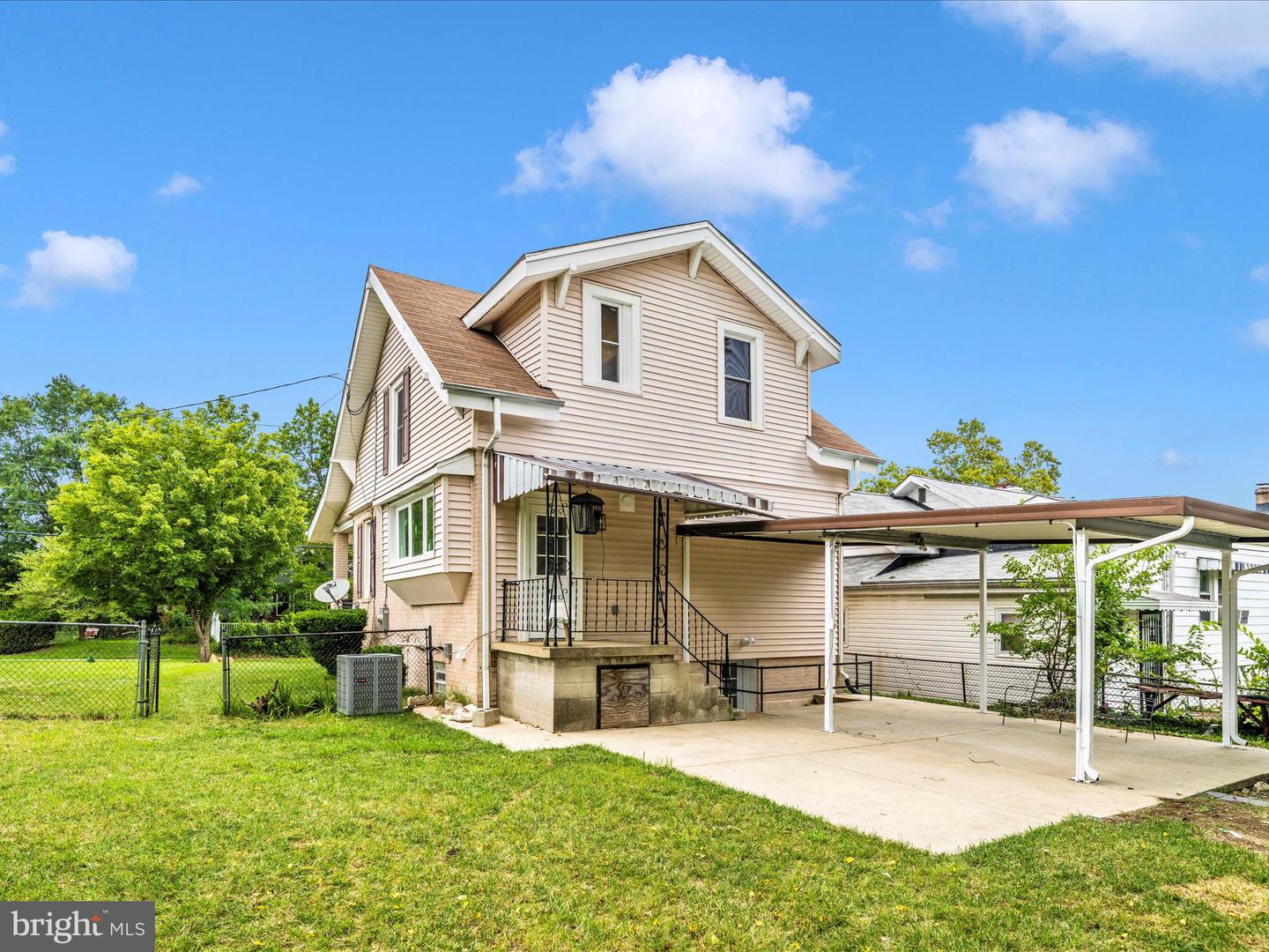 2140 32ND ST SE, WASHINGTON, District Of Columbia 20020, 3 Bedrooms Bedrooms, ,3 BathroomsBathrooms,Residential,For sale,2140 32ND ST SE,DCDC2210288 MLS # DCDC2210288