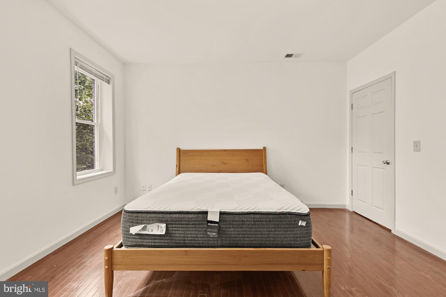 1605 ISHERWOOD ST NE, WASHINGTON, District Of Columbia 20002, 8 Bedrooms Bedrooms, ,4 BathroomsBathrooms,Residential,For sale,1605 ISHERWOOD ST NE,DCDC2210304 MLS # DCDC2210304