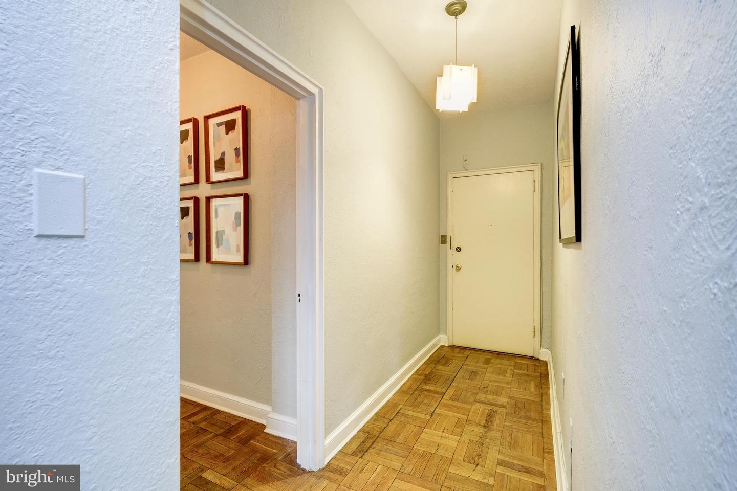 1010 25TH ST NW #202, WASHINGTON, District Of Columbia 20037, 1 Bedroom Bedrooms, ,1 BathroomBathrooms,Residential,For sale,1010 25TH ST NW #202,DCDC2210350 MLS # DCDC2210350