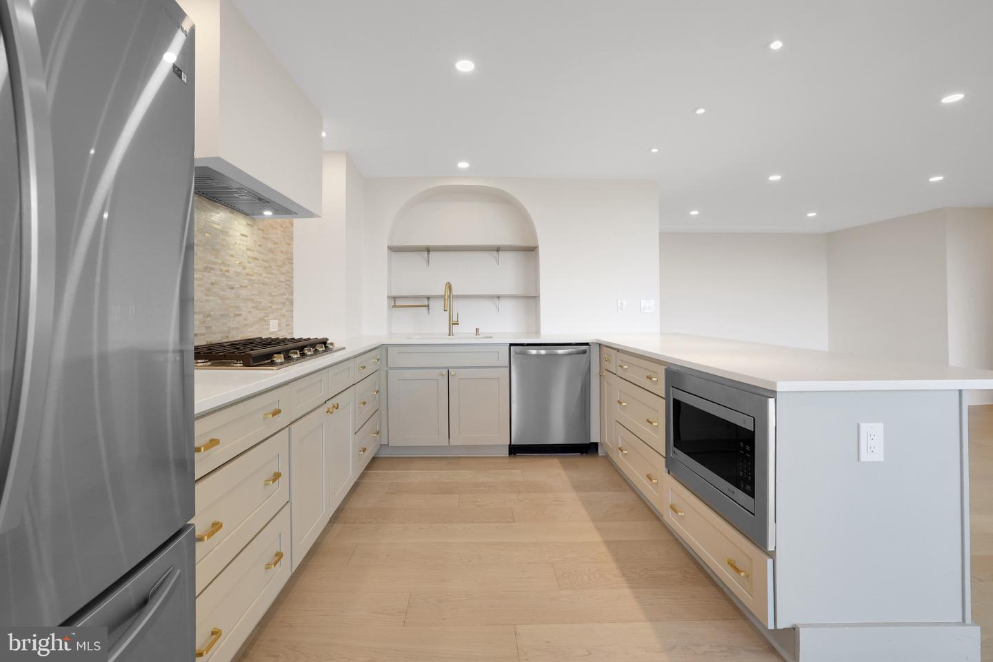 2500 N VAN DORN ST #1002, ALEXANDRIA, Virginia 22302, 3 Bedrooms Bedrooms, ,2 BathroomsBathrooms,Residential,For sale,2500 N VAN DORN ST #1002,VAAX2047522 MLS # VAAX2047522
