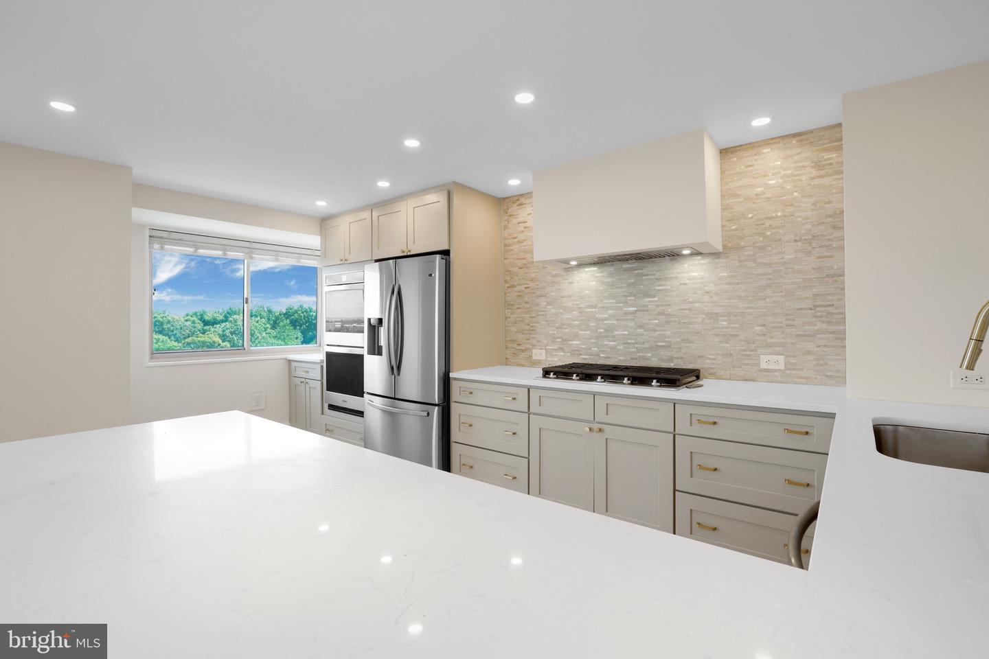 2500 N VAN DORN ST #1002, ALEXANDRIA, Virginia 22302, 3 Bedrooms Bedrooms, ,2 BathroomsBathrooms,Residential,For sale,2500 N VAN DORN ST #1002,VAAX2047522 MLS # VAAX2047522