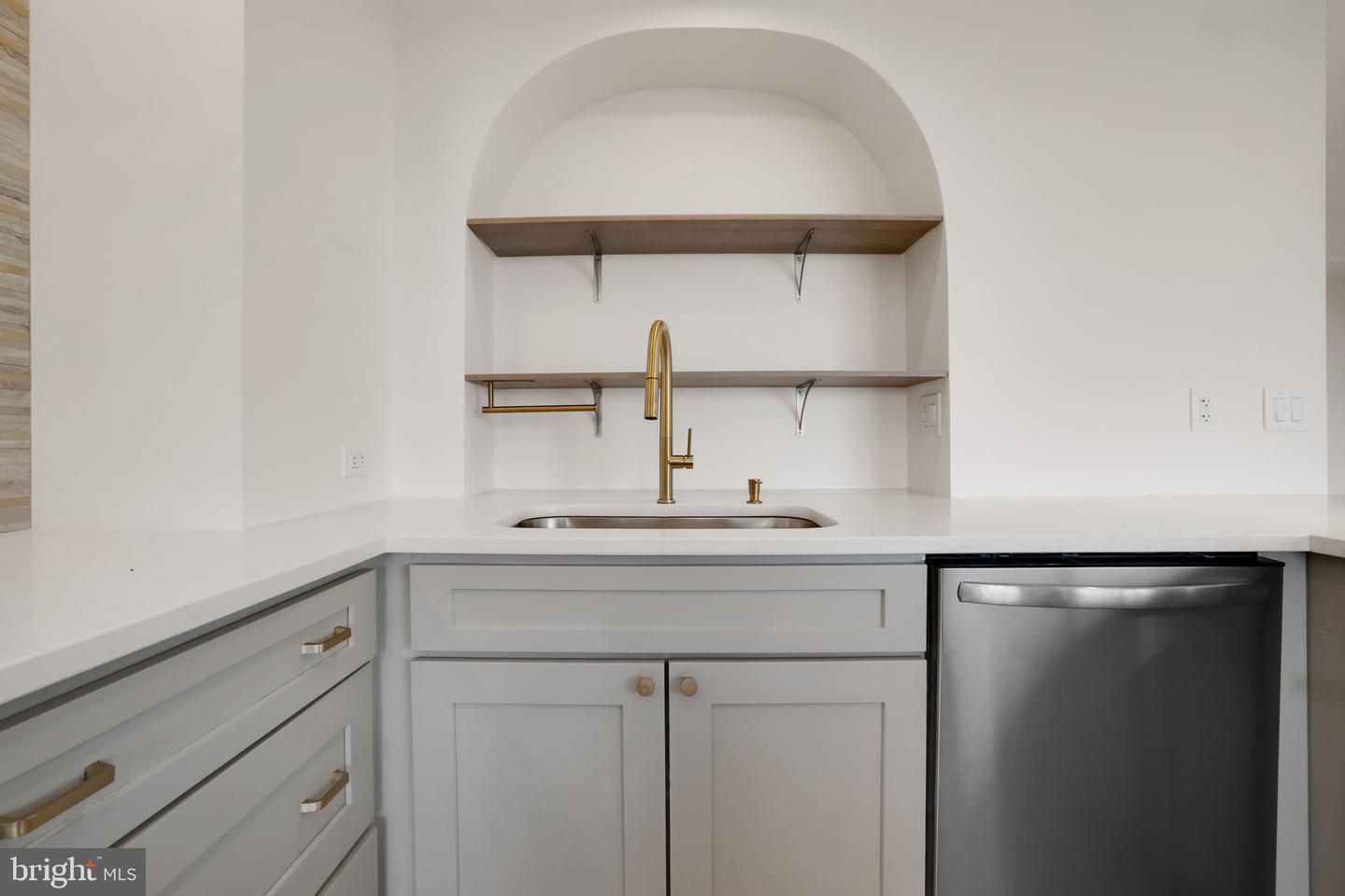 2500 N VAN DORN ST #1002, ALEXANDRIA, Virginia 22302, 3 Bedrooms Bedrooms, ,2 BathroomsBathrooms,Residential,For sale,2500 N VAN DORN ST #1002,VAAX2047522 MLS # VAAX2047522