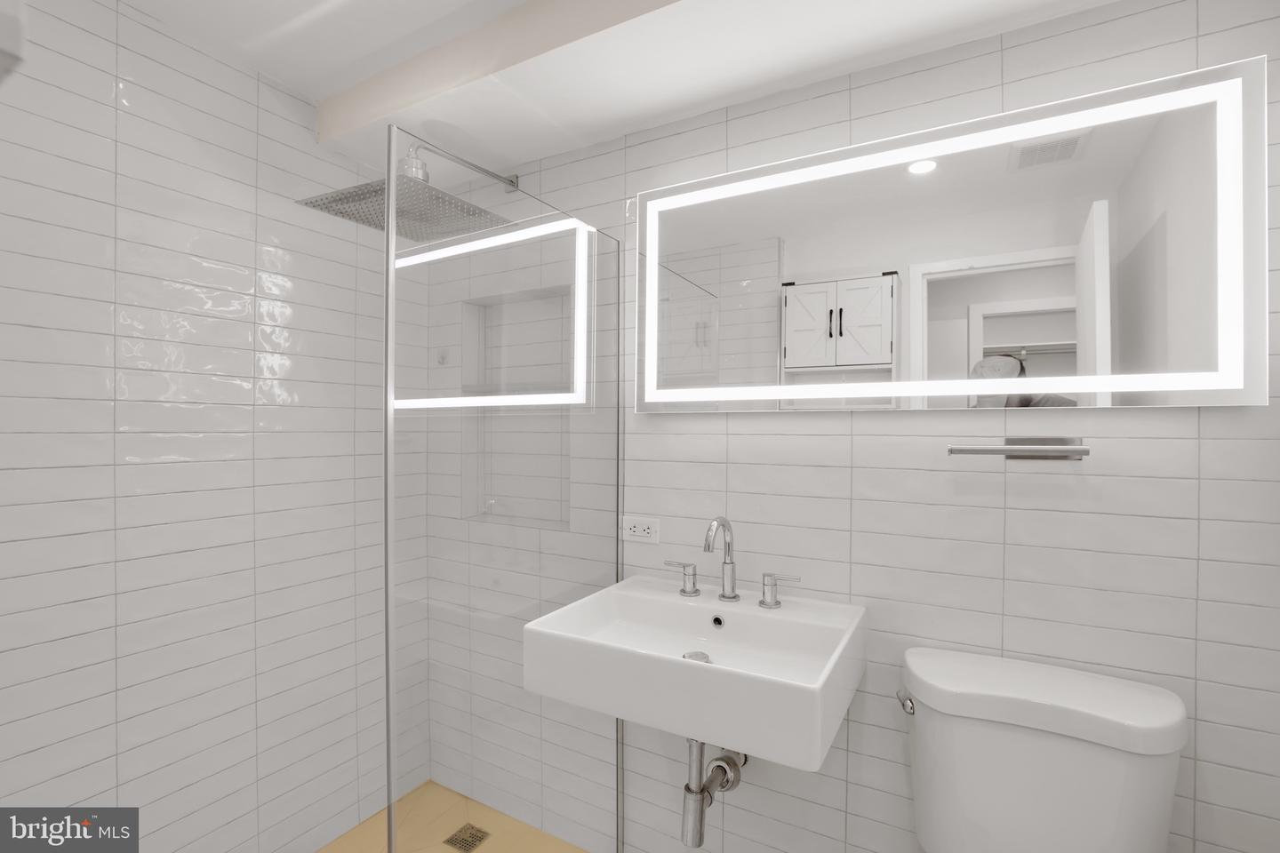 2500 N VAN DORN ST #1002, ALEXANDRIA, Virginia 22302, 3 Bedrooms Bedrooms, ,2 BathroomsBathrooms,Residential,For sale,2500 N VAN DORN ST #1002,VAAX2047522 MLS # VAAX2047522