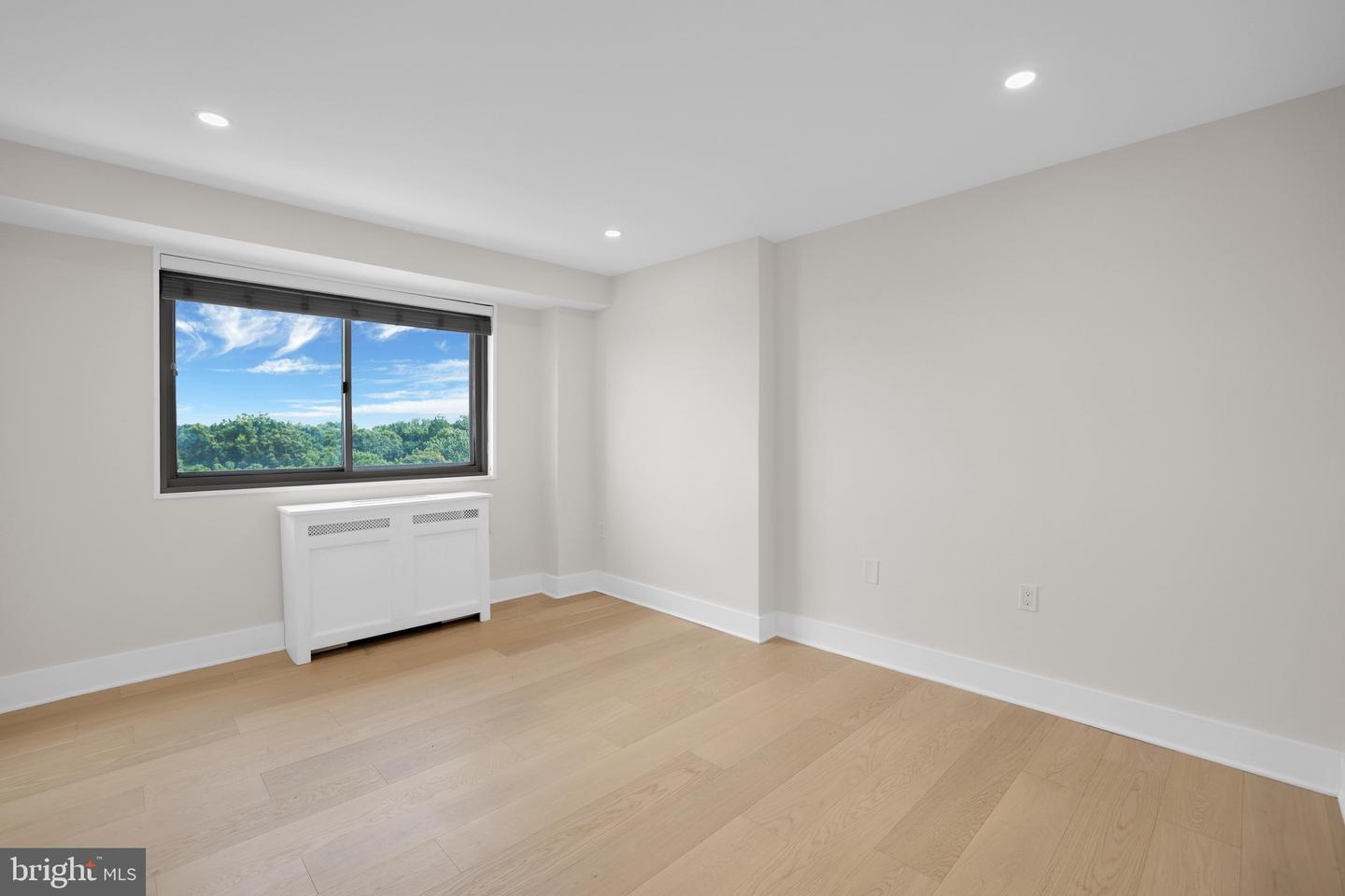 2500 N VAN DORN ST #1002, ALEXANDRIA, Virginia 22302, 3 Bedrooms Bedrooms, ,2 BathroomsBathrooms,Residential,For sale,2500 N VAN DORN ST #1002,VAAX2047522 MLS # VAAX2047522