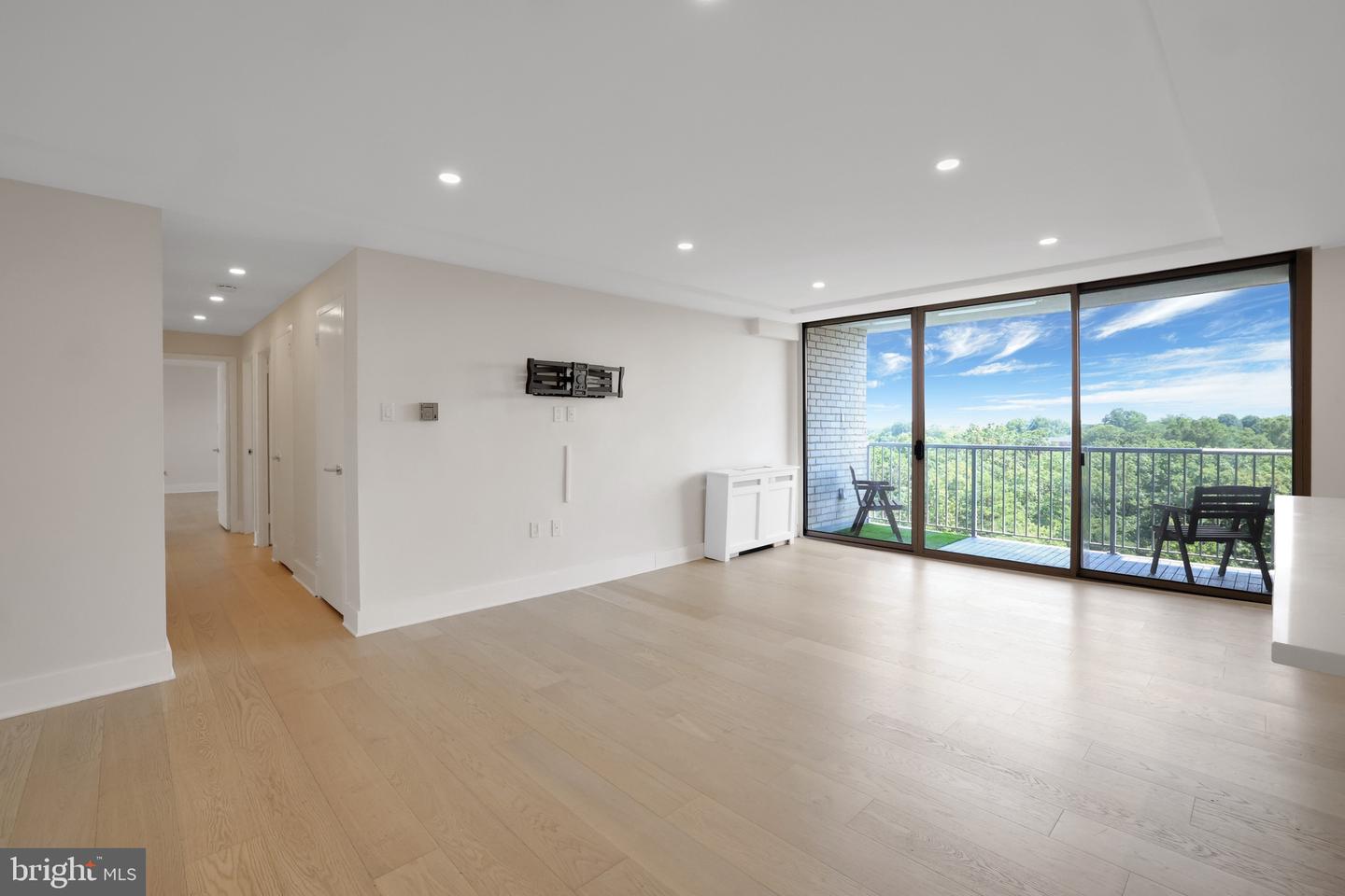 2500 N VAN DORN ST #1002, ALEXANDRIA, Virginia 22302, 3 Bedrooms Bedrooms, ,2 BathroomsBathrooms,Residential,For sale,2500 N VAN DORN ST #1002,VAAX2047522 MLS # VAAX2047522