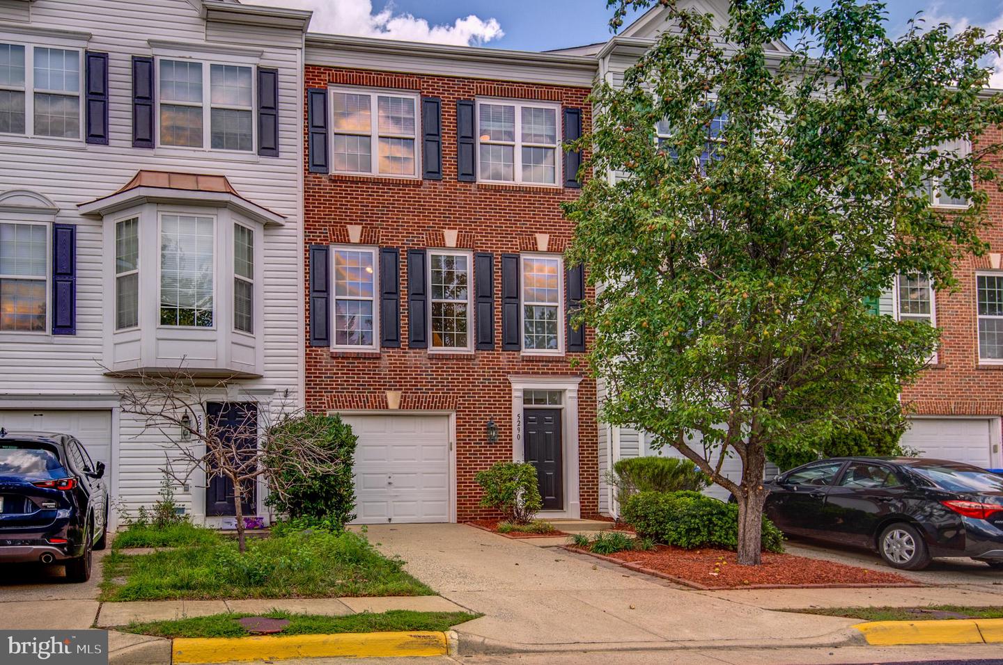 5290 JULE STAR DR, CENTREVILLE, Virginia 20120, 3 Bedrooms Bedrooms, ,3 BathroomsBathrooms,Residential,For sale,5290 JULE STAR DR,VAFX2256008 MLS # VAFX2256008