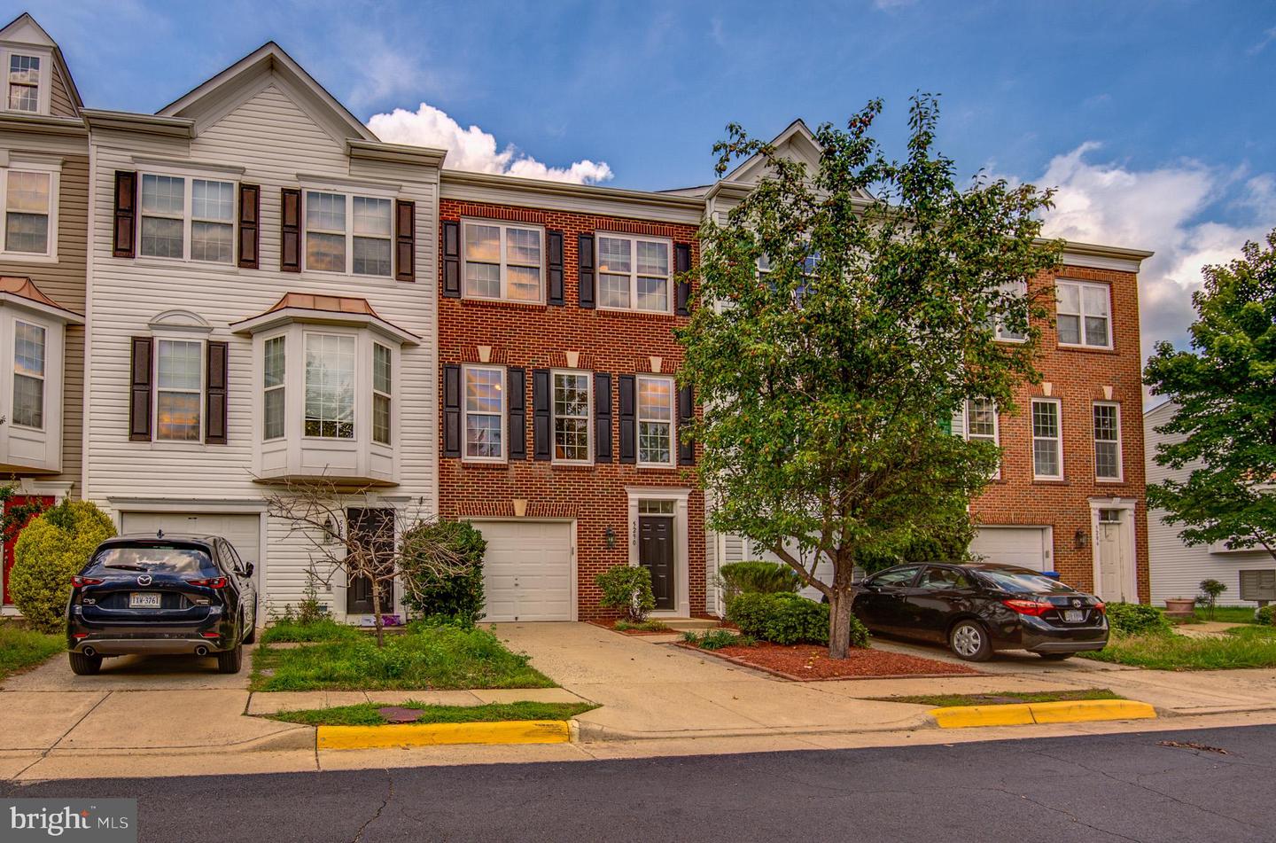 5290 JULE STAR DR, CENTREVILLE, Virginia 20120, 3 Bedrooms Bedrooms, ,3 BathroomsBathrooms,Residential,For sale,5290 JULE STAR DR,VAFX2256008 MLS # VAFX2256008