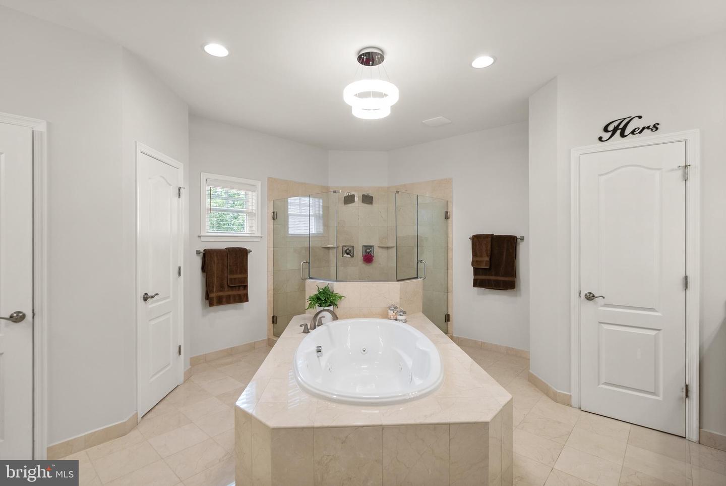 41960 BARNSDALE VIEW CT, ASHBURN, Virginia 20148, 6 Bedrooms Bedrooms, ,6 BathroomsBathrooms,Residential,For sale,41960 BARNSDALE VIEW CT,VALO2102472 MLS # VALO2102472