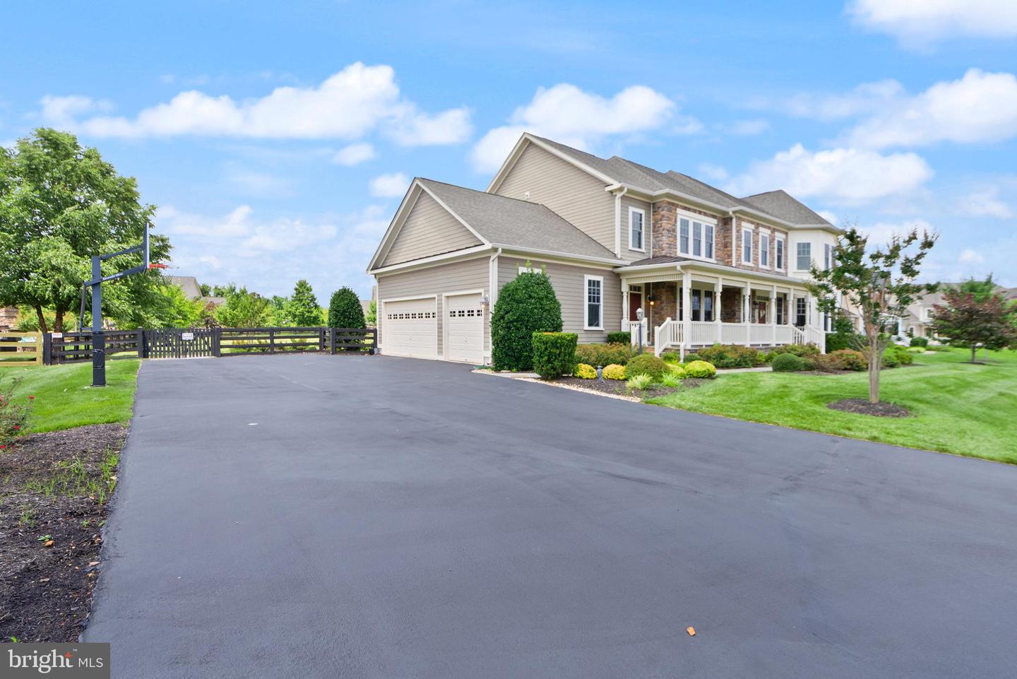 41960 BARNSDALE VIEW CT, ASHBURN, Virginia 20148, 6 Bedrooms Bedrooms, ,6 BathroomsBathrooms,Residential,For sale,41960 BARNSDALE VIEW CT,VALO2102472 MLS # VALO2102472