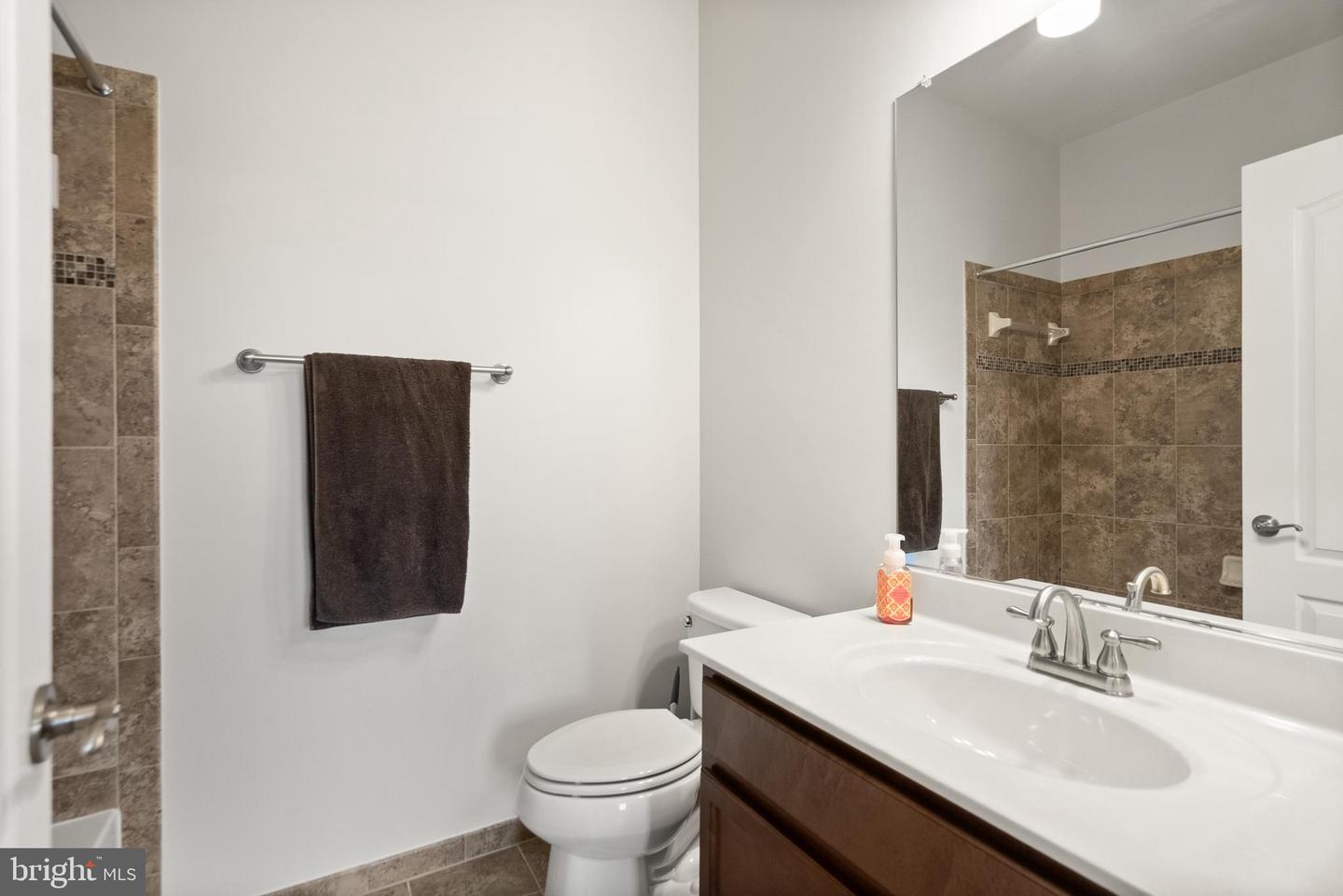 41960 BARNSDALE VIEW CT, ASHBURN, Virginia 20148, 6 Bedrooms Bedrooms, ,6 BathroomsBathrooms,Residential,For sale,41960 BARNSDALE VIEW CT,VALO2102472 MLS # VALO2102472