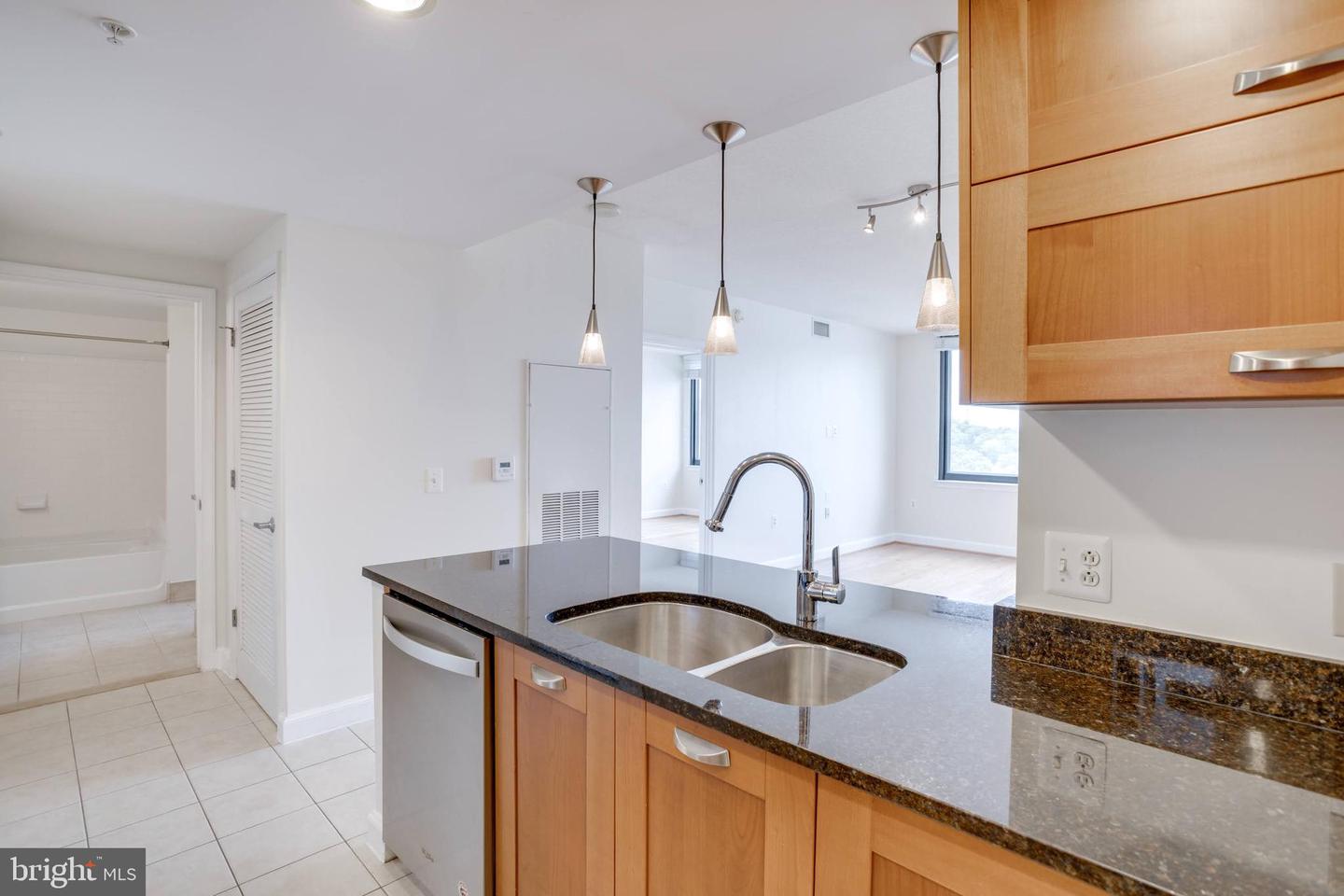 2451 MIDTOWN AVE #921, ALEXANDRIA, Virginia 22303, 1 Bedroom Bedrooms, ,1 BathroomBathrooms,Residential,For sale,2451 MIDTOWN AVE #921,VAFX2256146 MLS # VAFX2256146