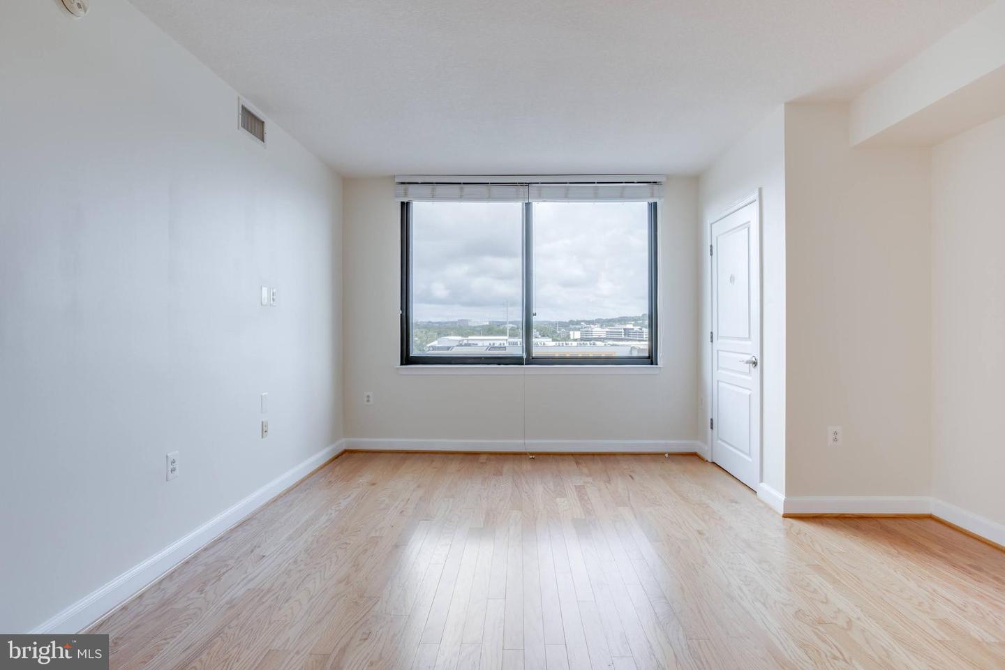 2451 MIDTOWN AVE #921, ALEXANDRIA, Virginia 22303, 1 Bedroom Bedrooms, ,1 BathroomBathrooms,Residential,For sale,2451 MIDTOWN AVE #921,VAFX2256146 MLS # VAFX2256146