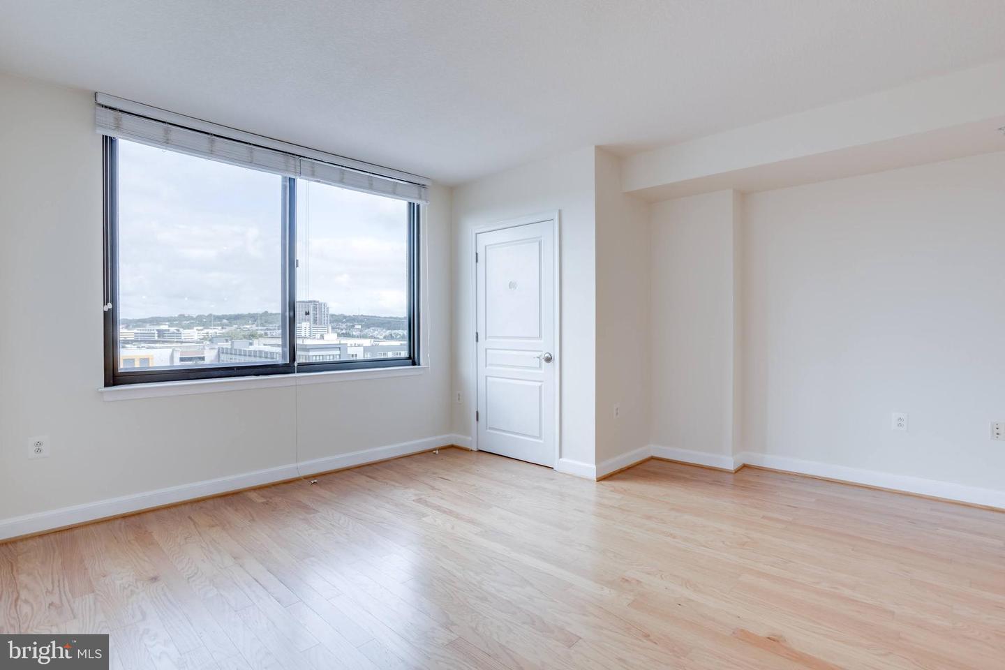 2451 MIDTOWN AVE #921, ALEXANDRIA, Virginia 22303, 1 Bedroom Bedrooms, ,1 BathroomBathrooms,Residential,For sale,2451 MIDTOWN AVE #921,VAFX2256146 MLS # VAFX2256146